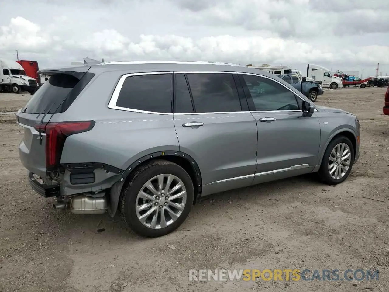 3 Photograph of a damaged car 1GYKPCRS2RZ741375 CADILLAC XT6 2024