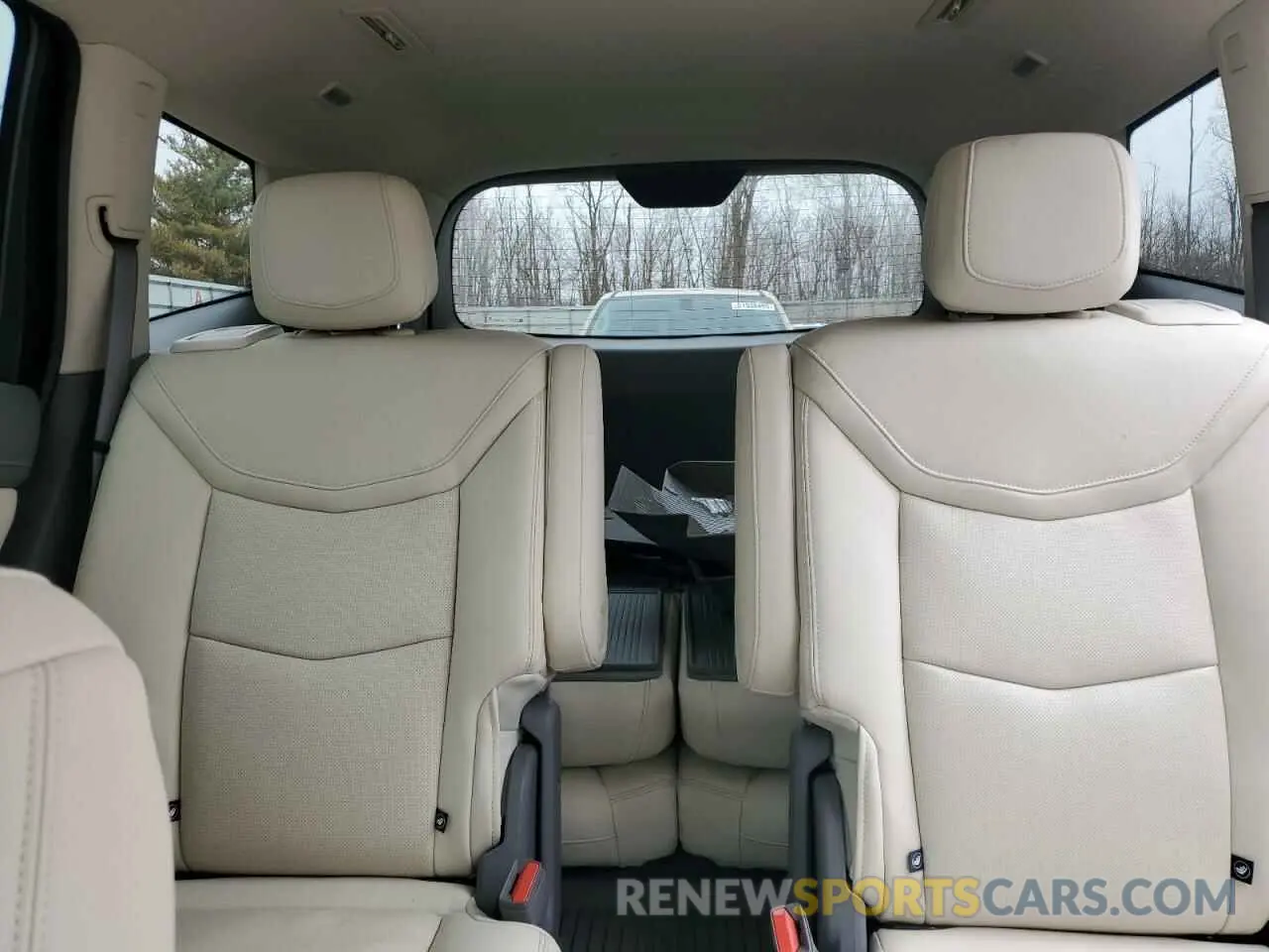 10 Photograph of a damaged car 1GYKPDRS5RZ739626 CADILLAC XT6 2024