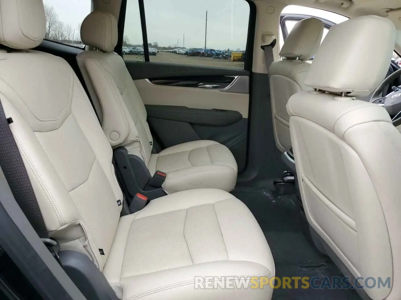 11 Photograph of a damaged car 1GYKPDRS5RZ739626 CADILLAC XT6 2024
