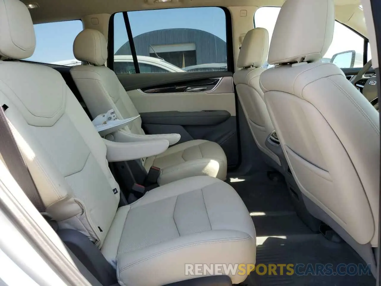10 Photograph of a damaged car 1GYKPDRSXRZ715368 CADILLAC XT6 2024