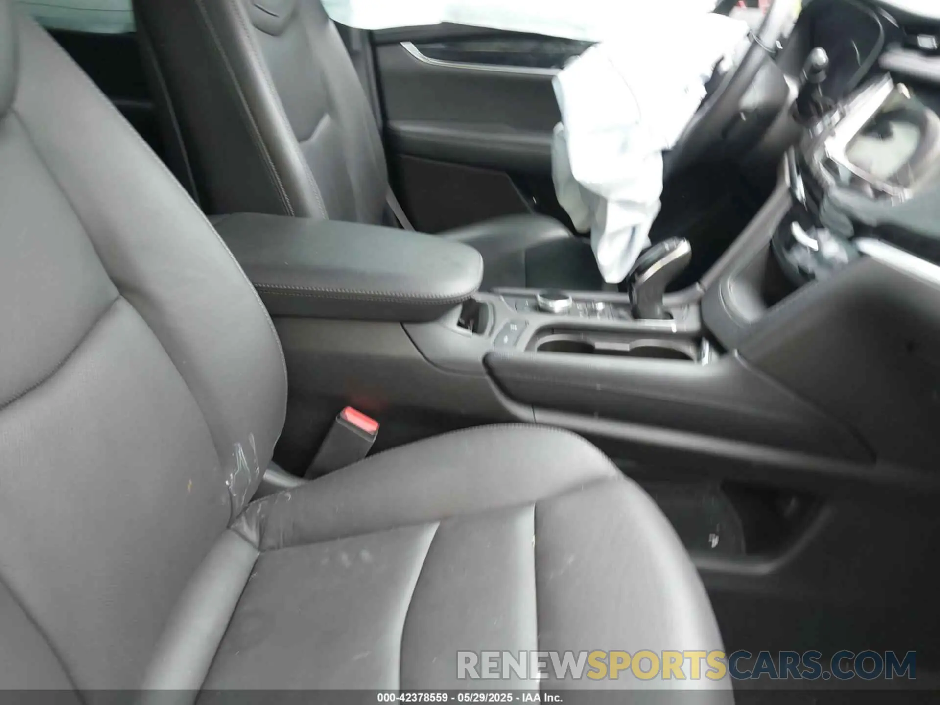 5 Photograph of a damaged car 1GYKPDRSXRZ724989 CADILLAC XT6 2024