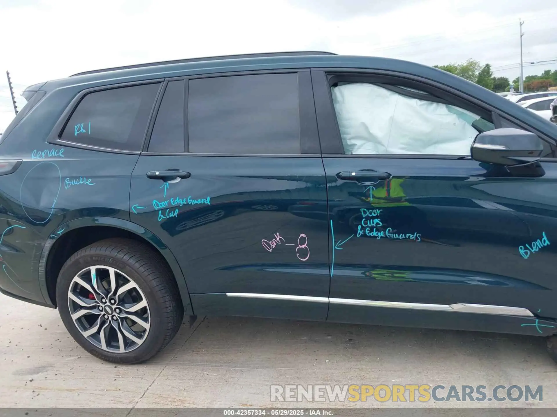 13 Photograph of a damaged car 1GYKPGRS5RZ754399 CADILLAC XT6 2024
