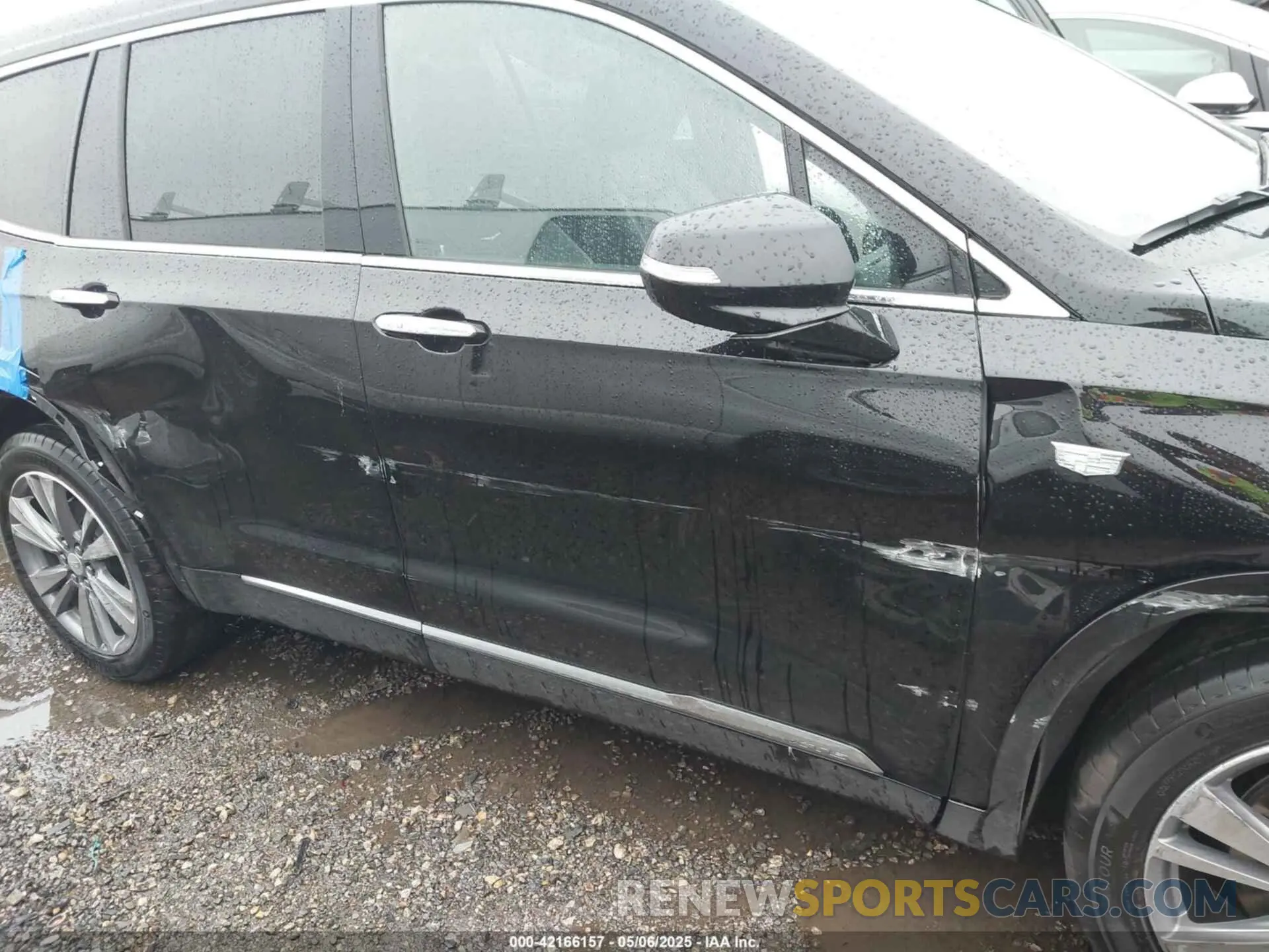 17 Photograph of a damaged car 1GYKPCRS3SZ120054 CADILLAC XT6 2025