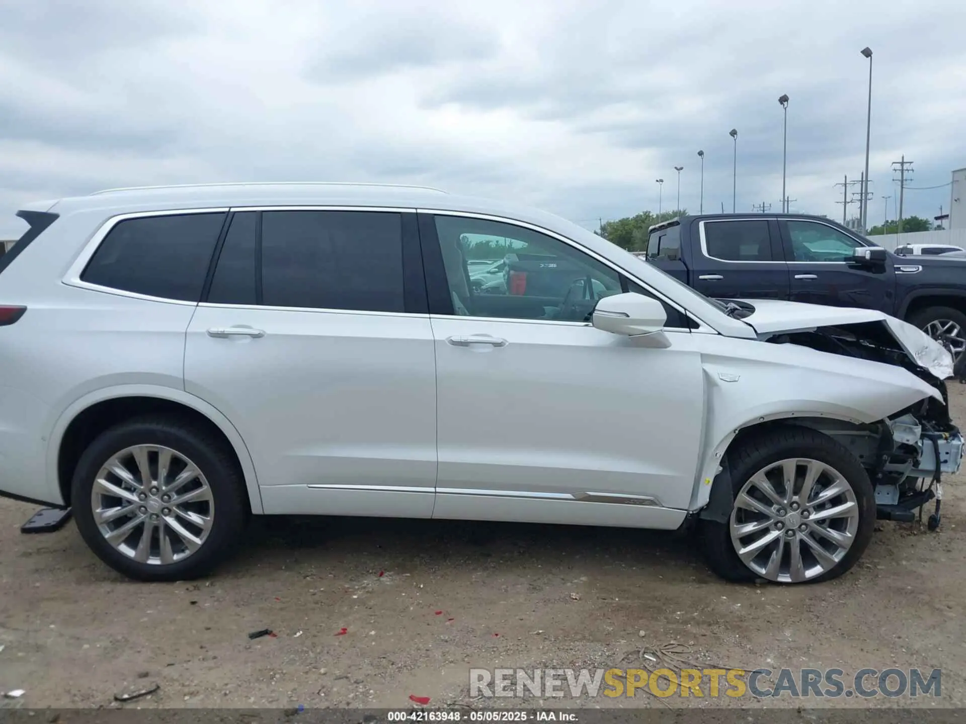 14 Photograph of a damaged car 1GYKPCRS5SZ133551 CADILLAC XT6 2025