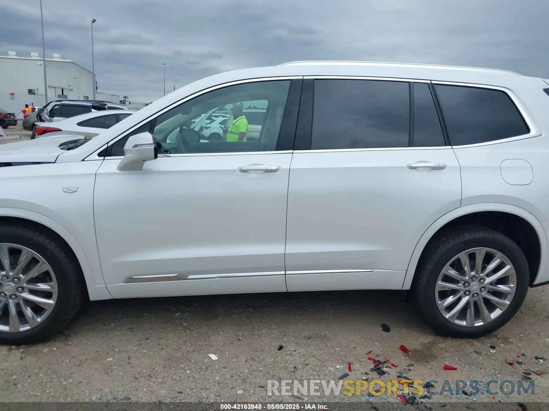 15 Photograph of a damaged car 1GYKPCRS5SZ133551 CADILLAC XT6 2025