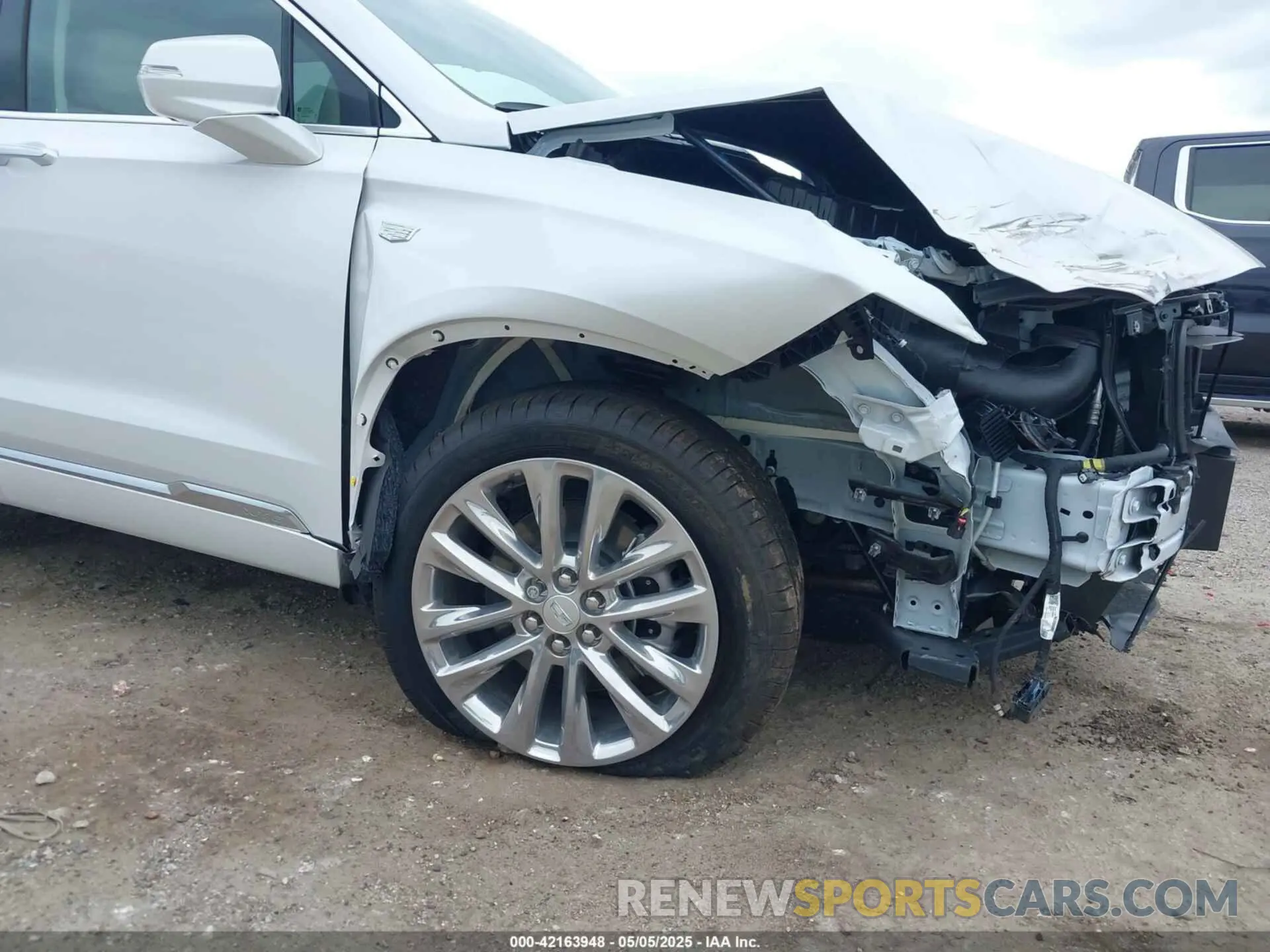 18 Photograph of a damaged car 1GYKPCRS5SZ133551 CADILLAC XT6 2025