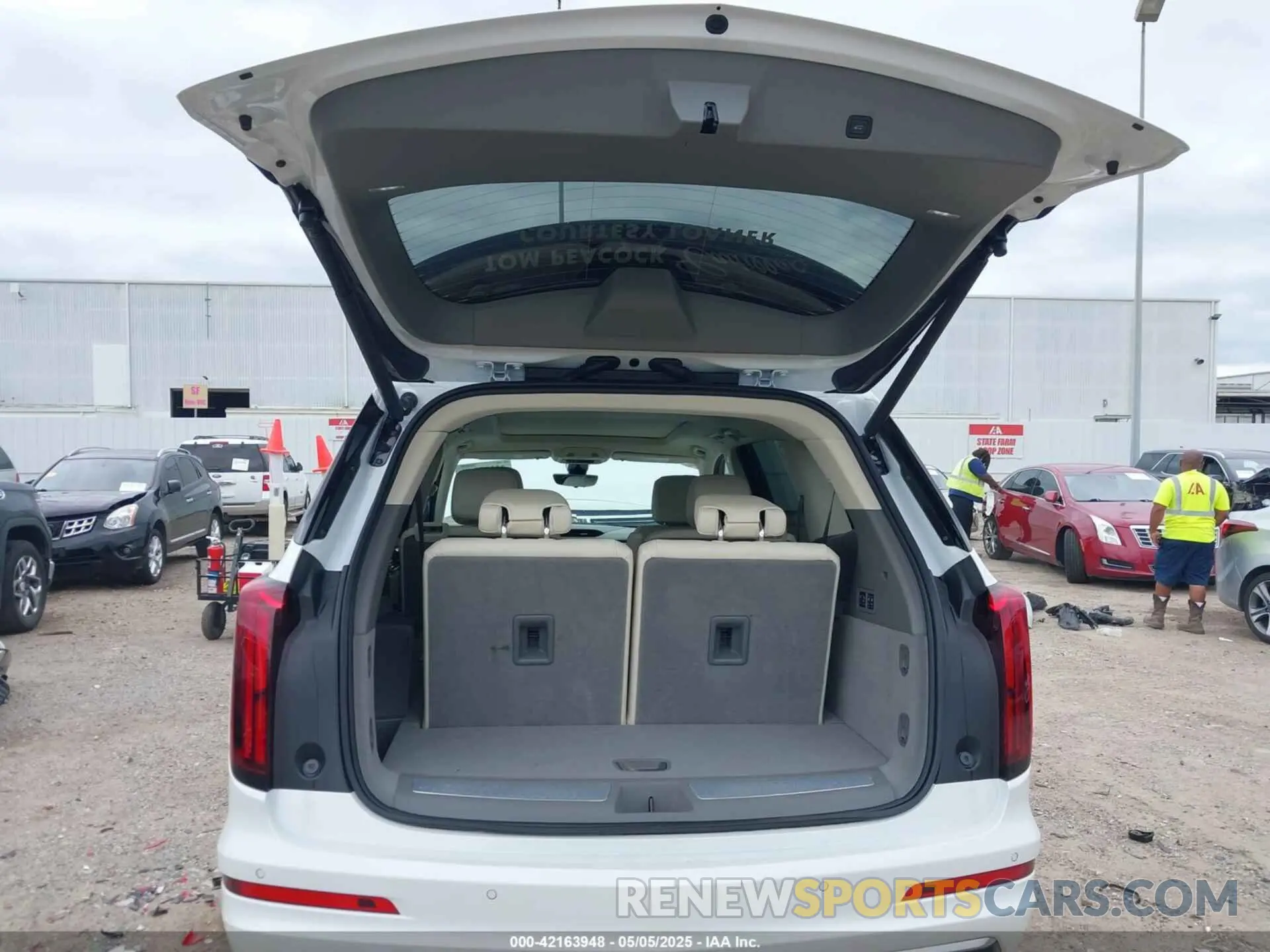 19 Photograph of a damaged car 1GYKPCRS5SZ133551 CADILLAC XT6 2025