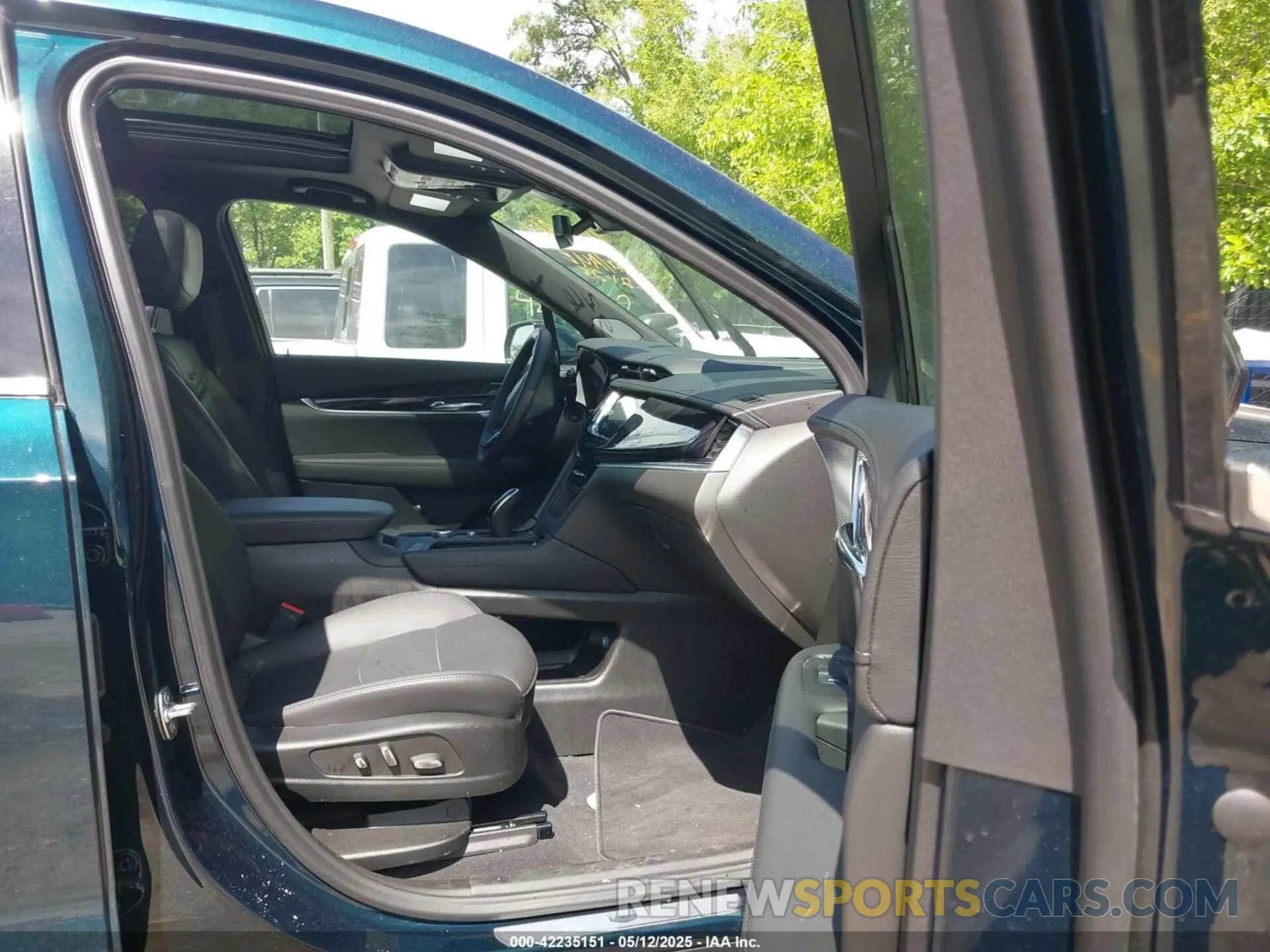 5 Photograph of a damaged car 1GYKPDRS1SZ120334 CADILLAC XT6 2025