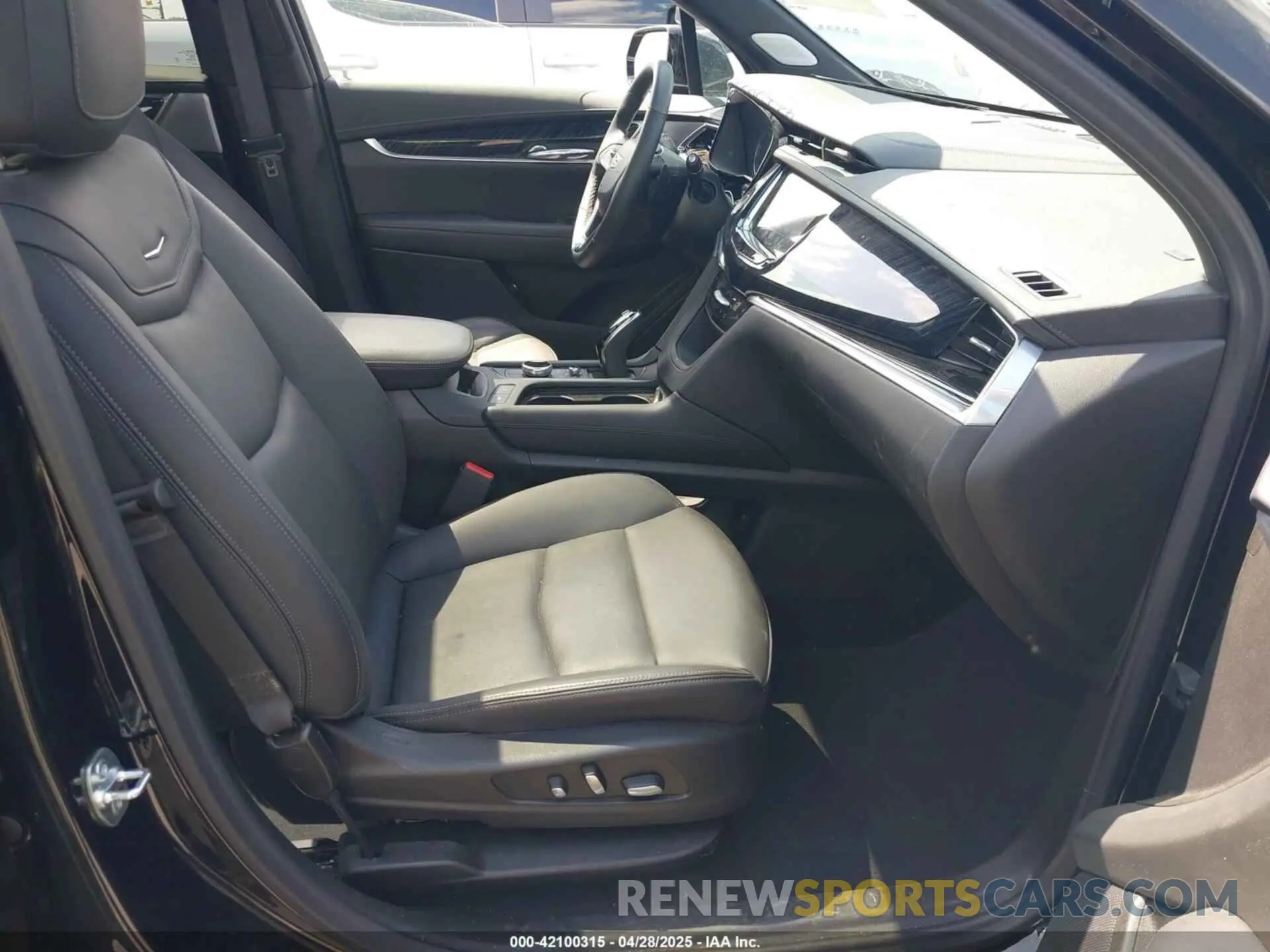 5 Photograph of a damaged car 1GYKPDRS3SZ118214 CADILLAC XT6 2025