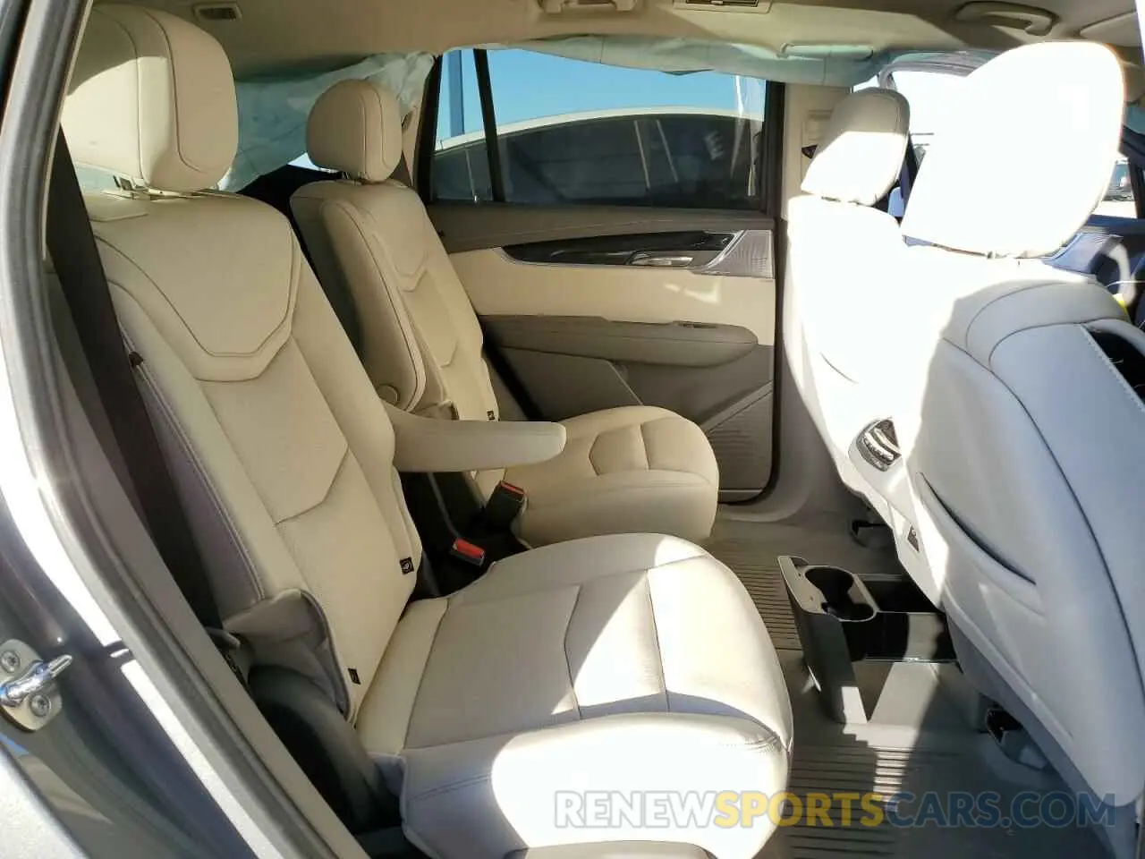 11 Photograph of a damaged car 1GYKPDRS6SZ100046 CADILLAC XT6 2025