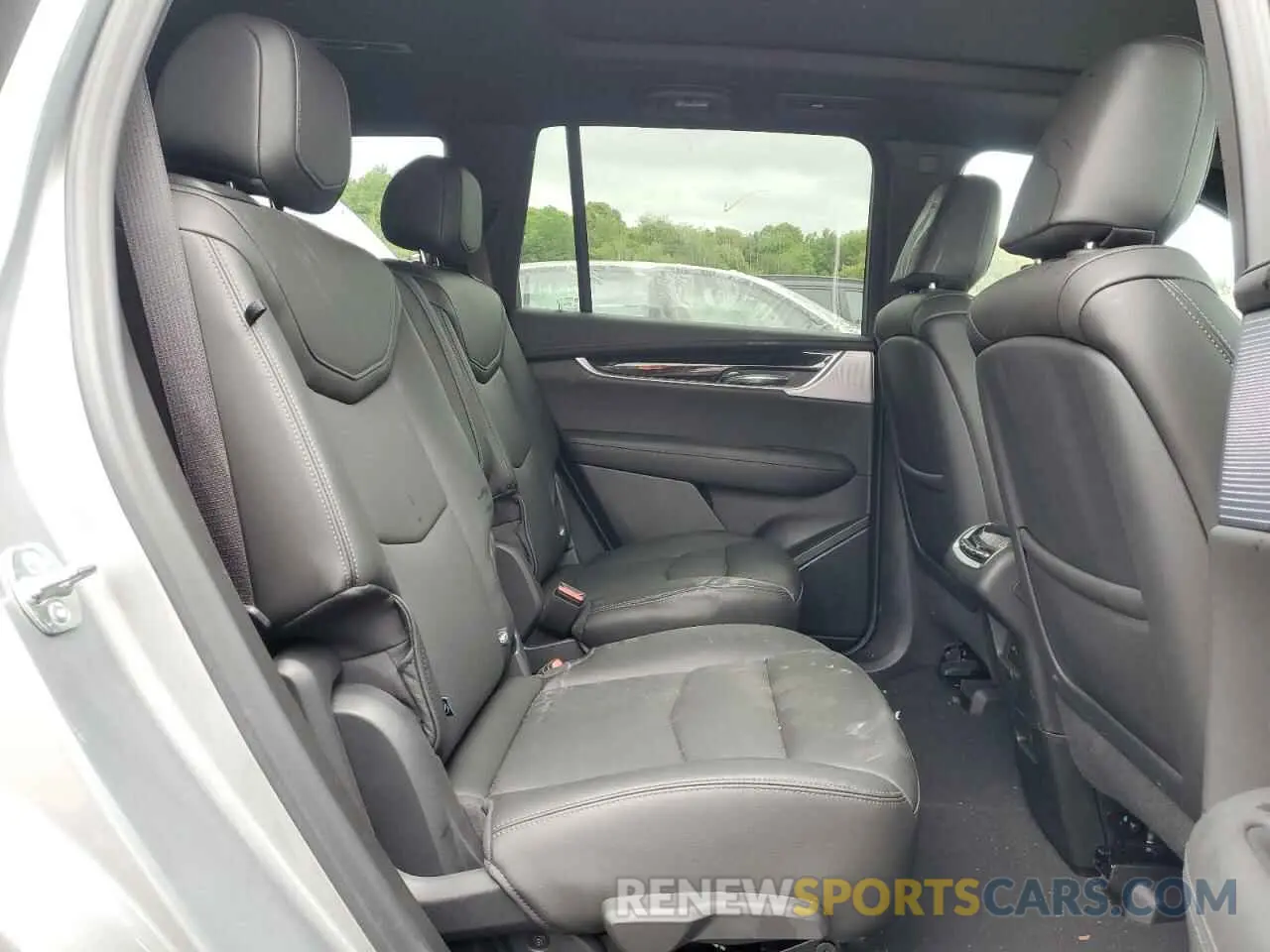11 Photograph of a damaged car 1GYKPDRS7SZ121603 CADILLAC XT6 2025