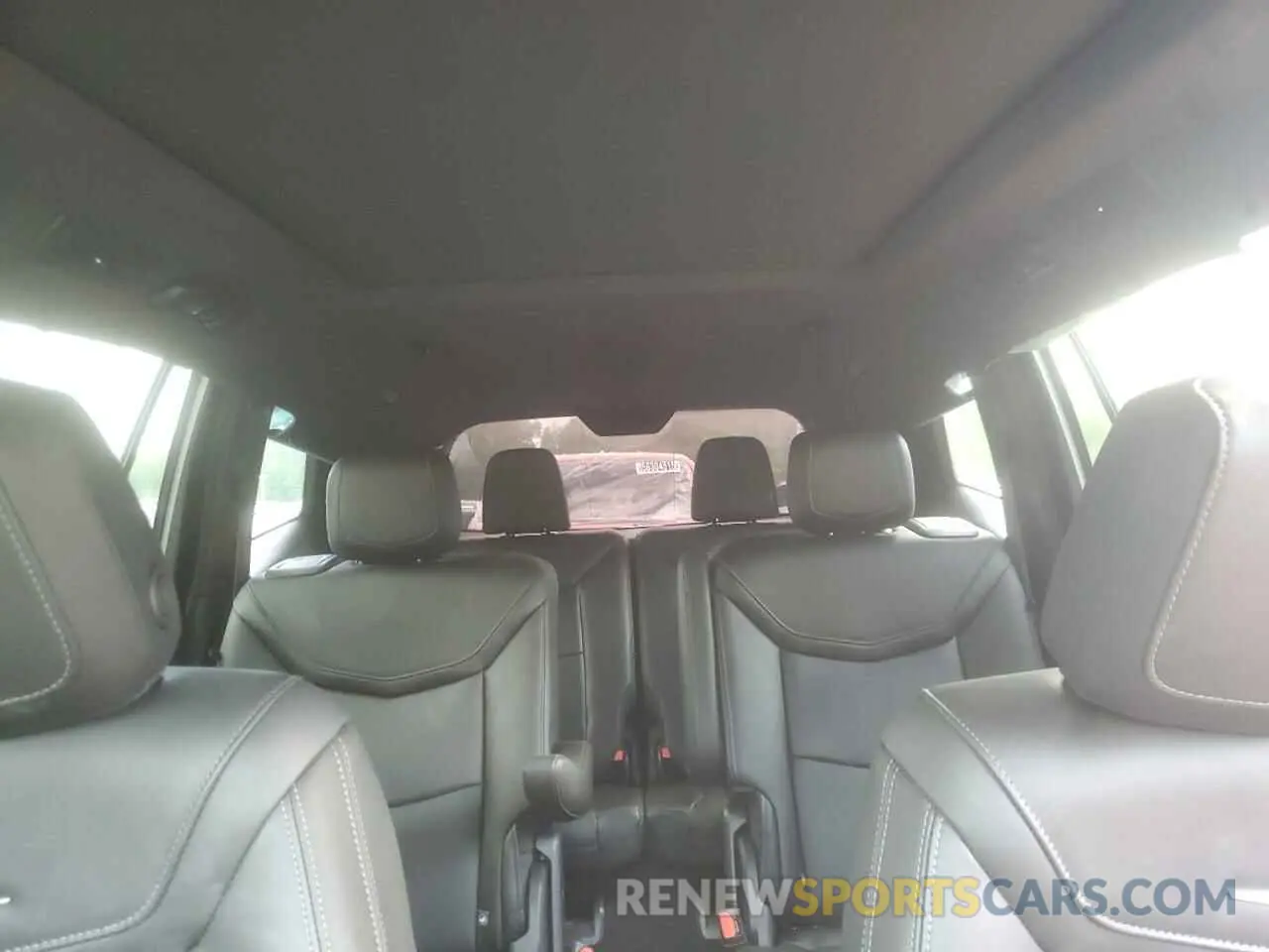 10 Photograph of a damaged car 1GYKPDRS8SZ118323 CADILLAC XT6 2025