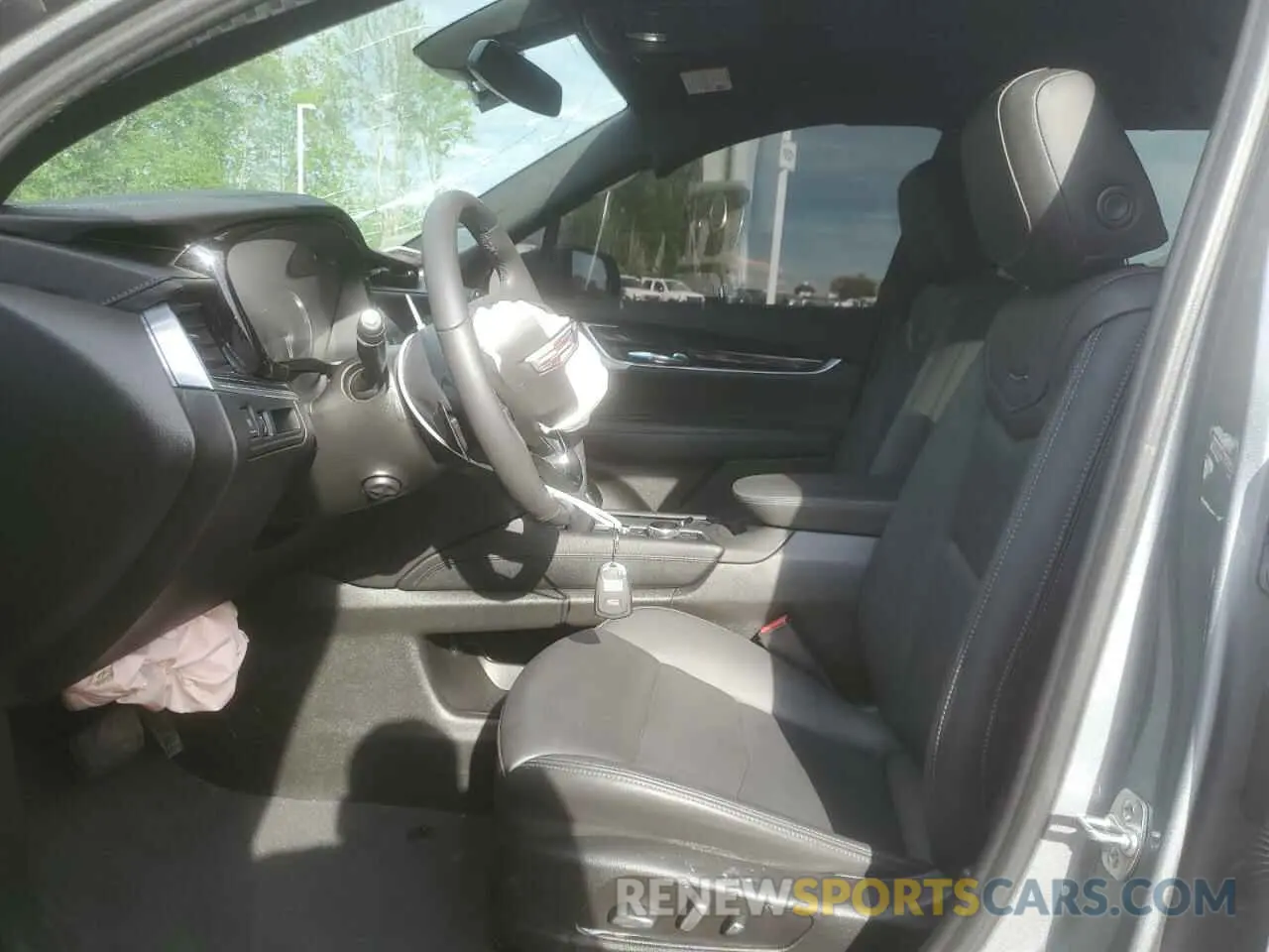 7 Photograph of a damaged car 1GYKPDRS8SZ118323 CADILLAC XT6 2025