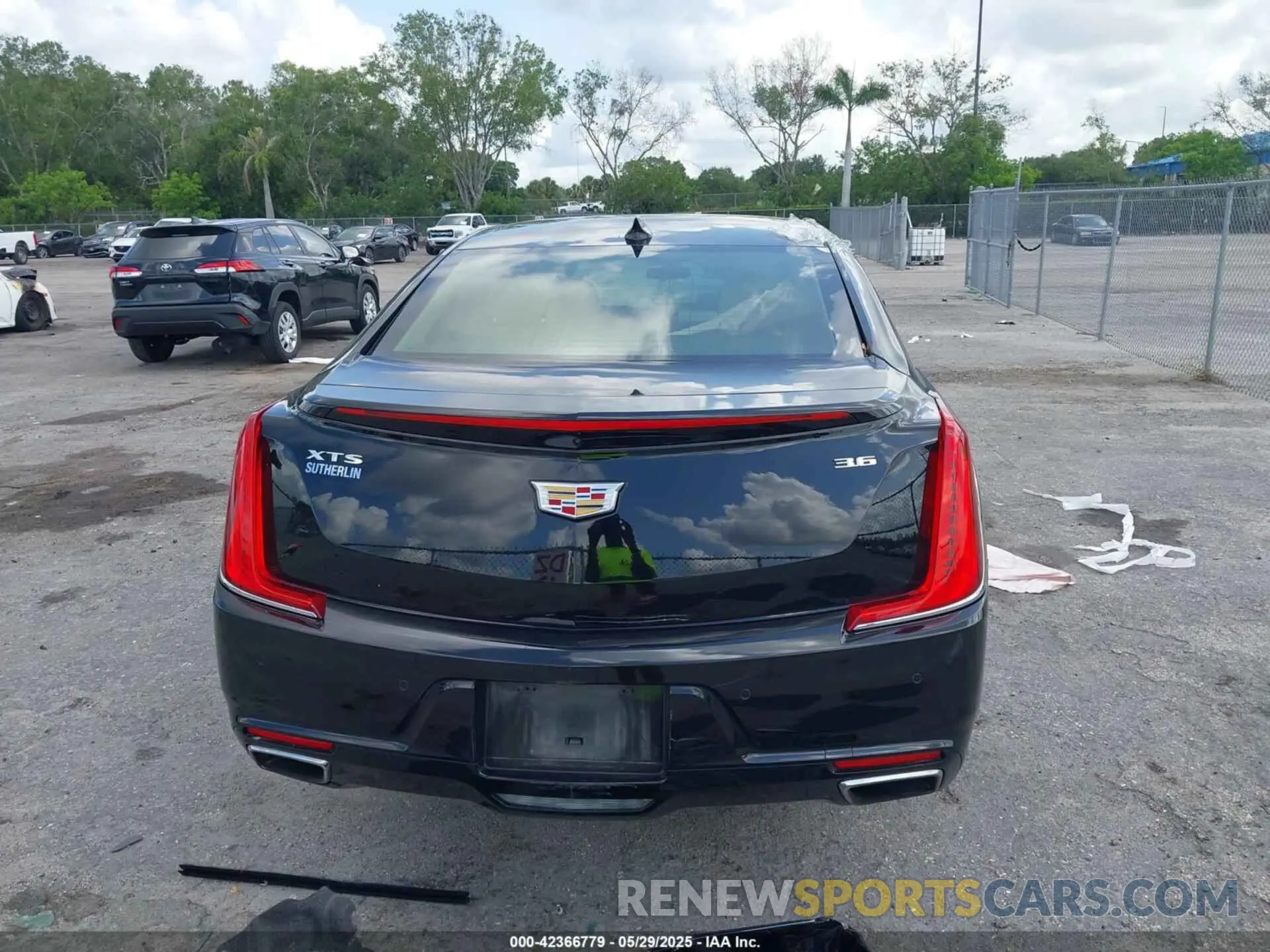 17 Photograph of a damaged car 2G61M5S31K9154855 CADILLAC XTS 2019
