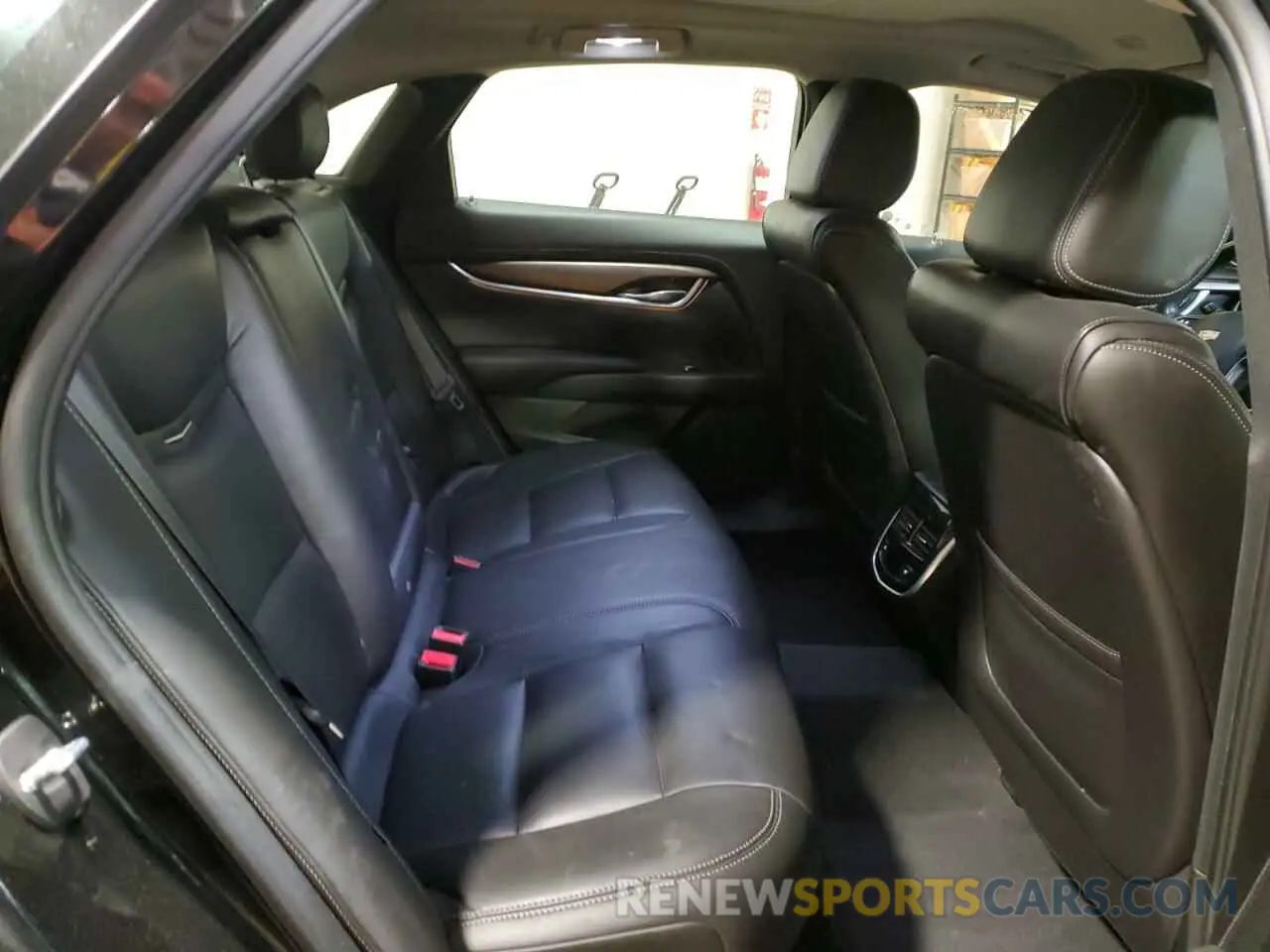 10 Photograph of a damaged car 2G61M5S32K9135165 CADILLAC XTS 2019