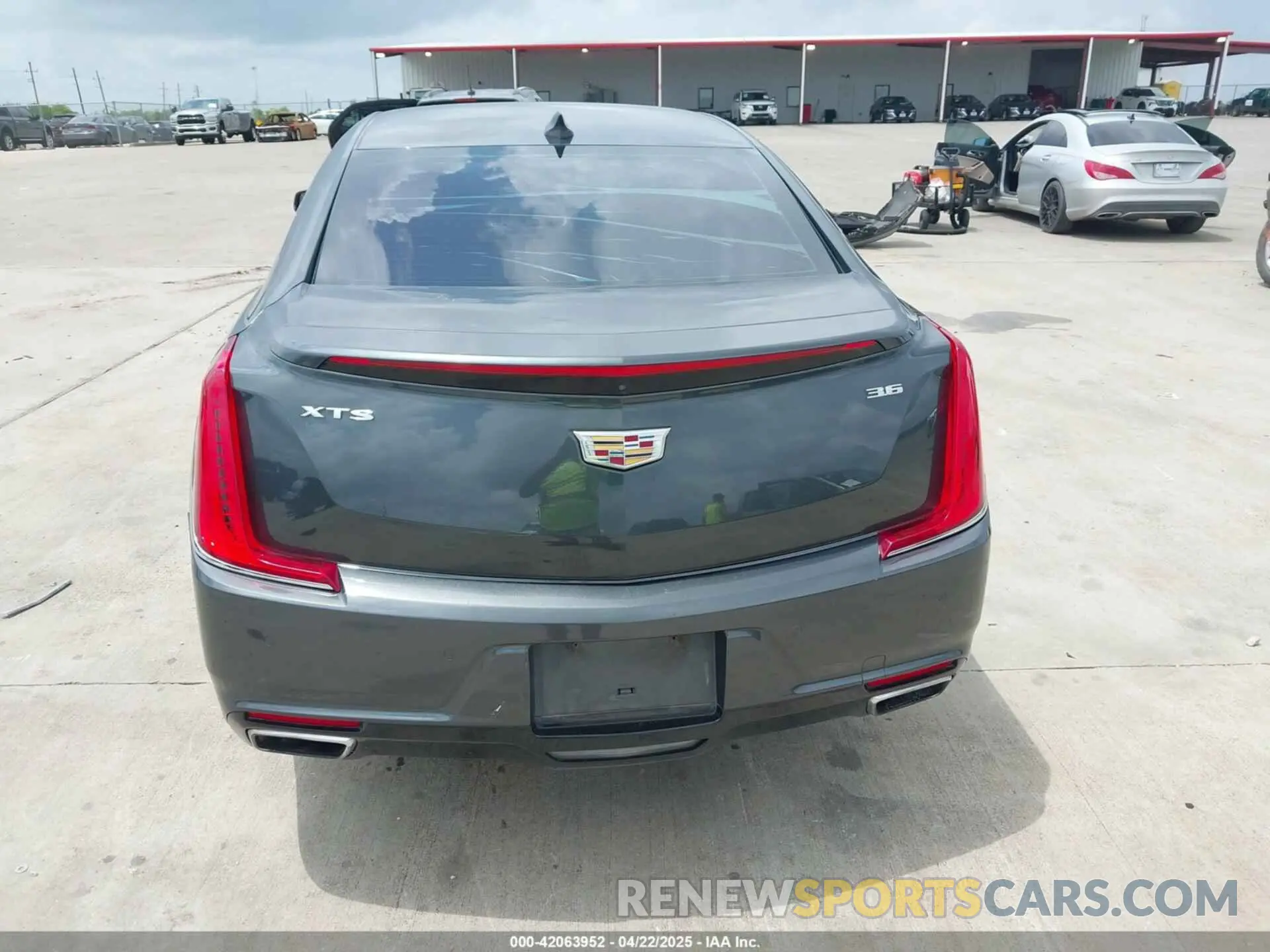 15 Photograph of a damaged car 2G61M5S33K9113899 CADILLAC XTS 2019