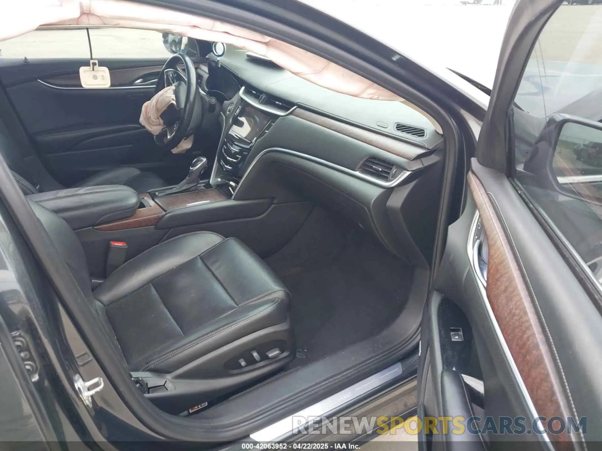 5 Photograph of a damaged car 2G61M5S33K9113899 CADILLAC XTS 2019