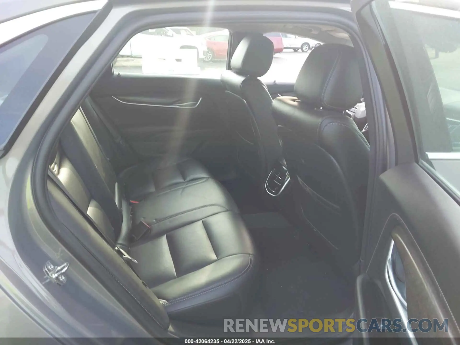 8 Photograph of a damaged car 2G61M5S33K9122831 CADILLAC XTS 2019