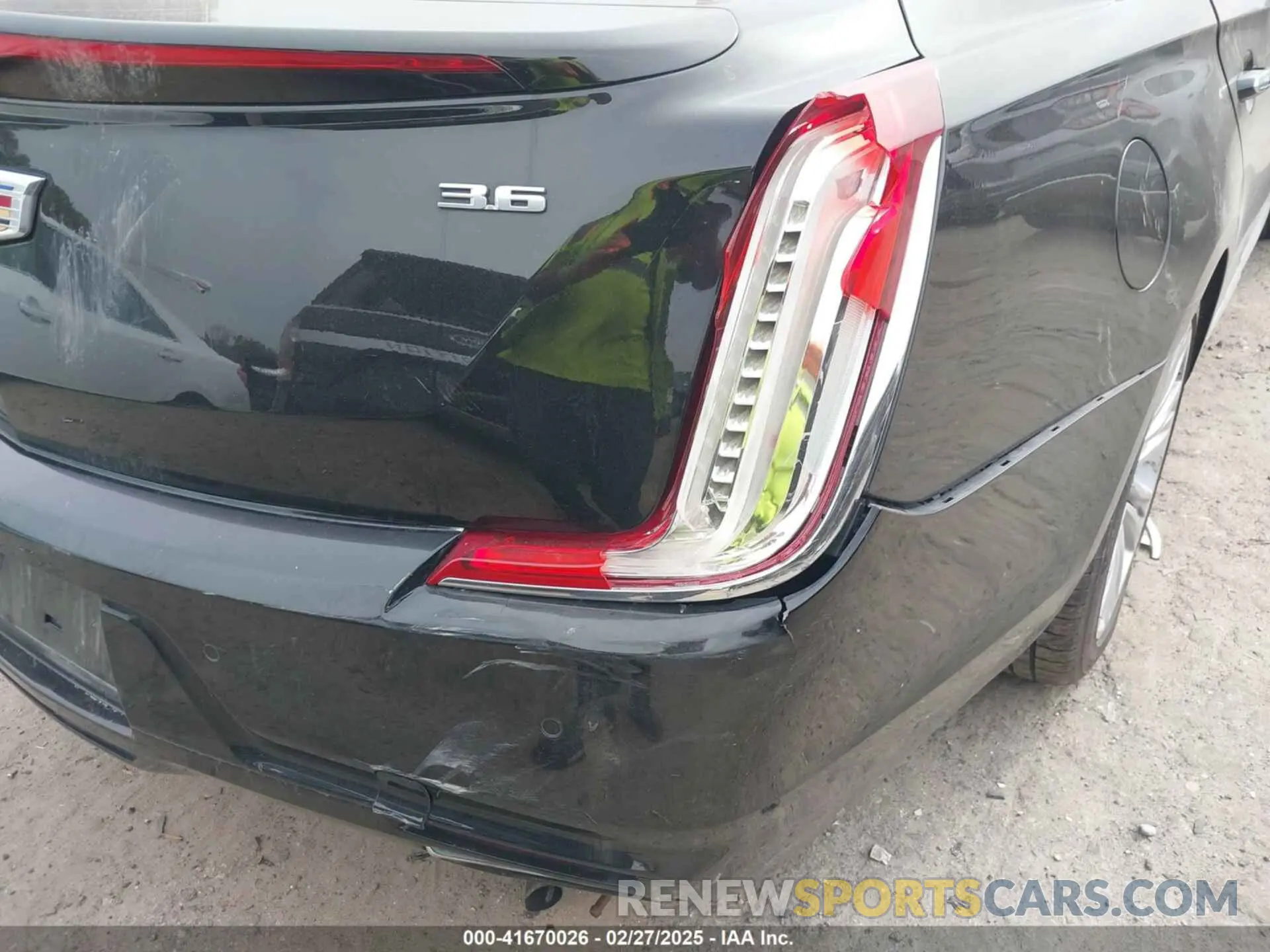 18 Photograph of a damaged car 2G61M5S38K9152522 CADILLAC XTS 2019