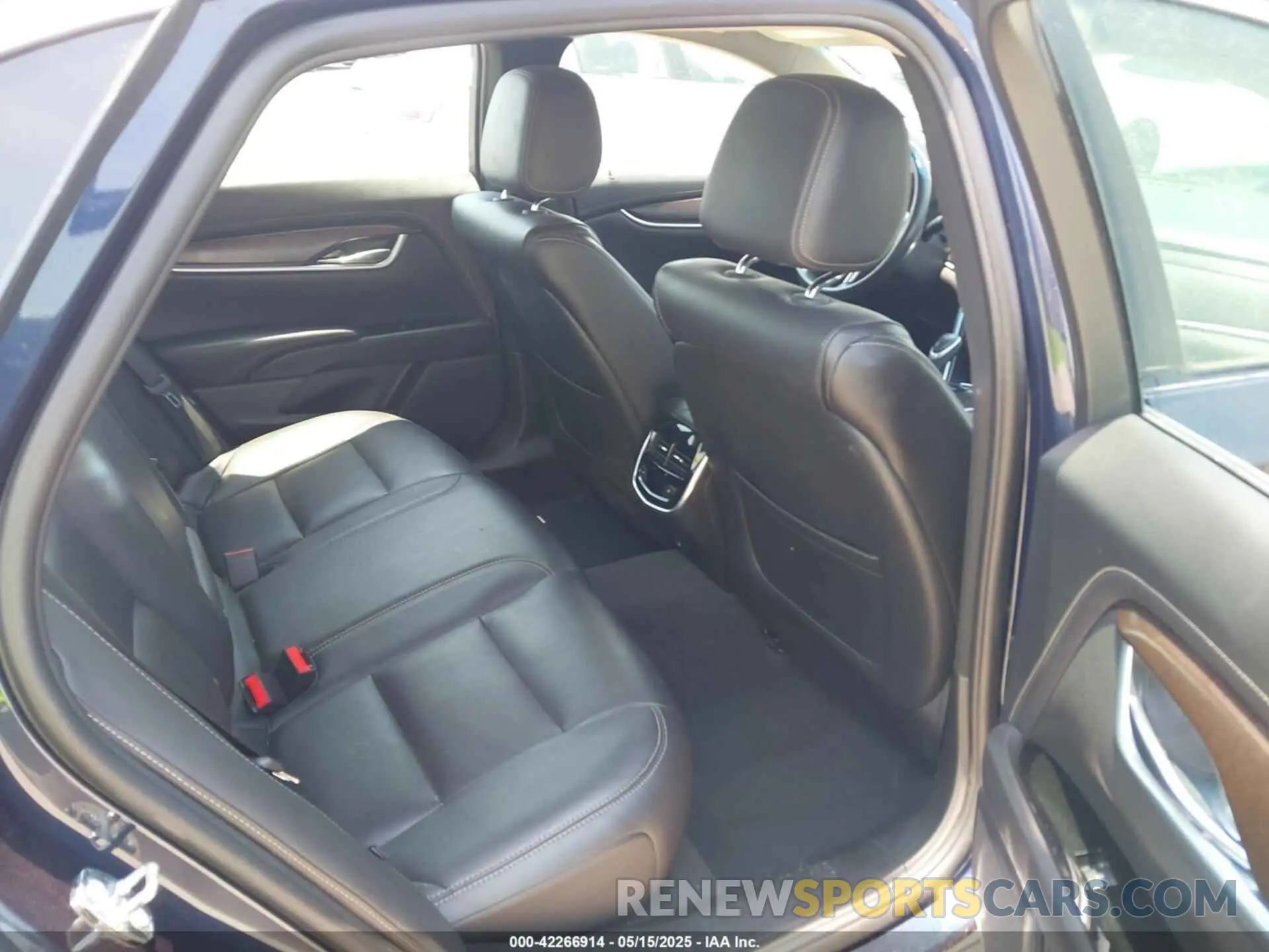 8 Photograph of a damaged car 2G61M5S3XK9138279 CADILLAC XTS 2019