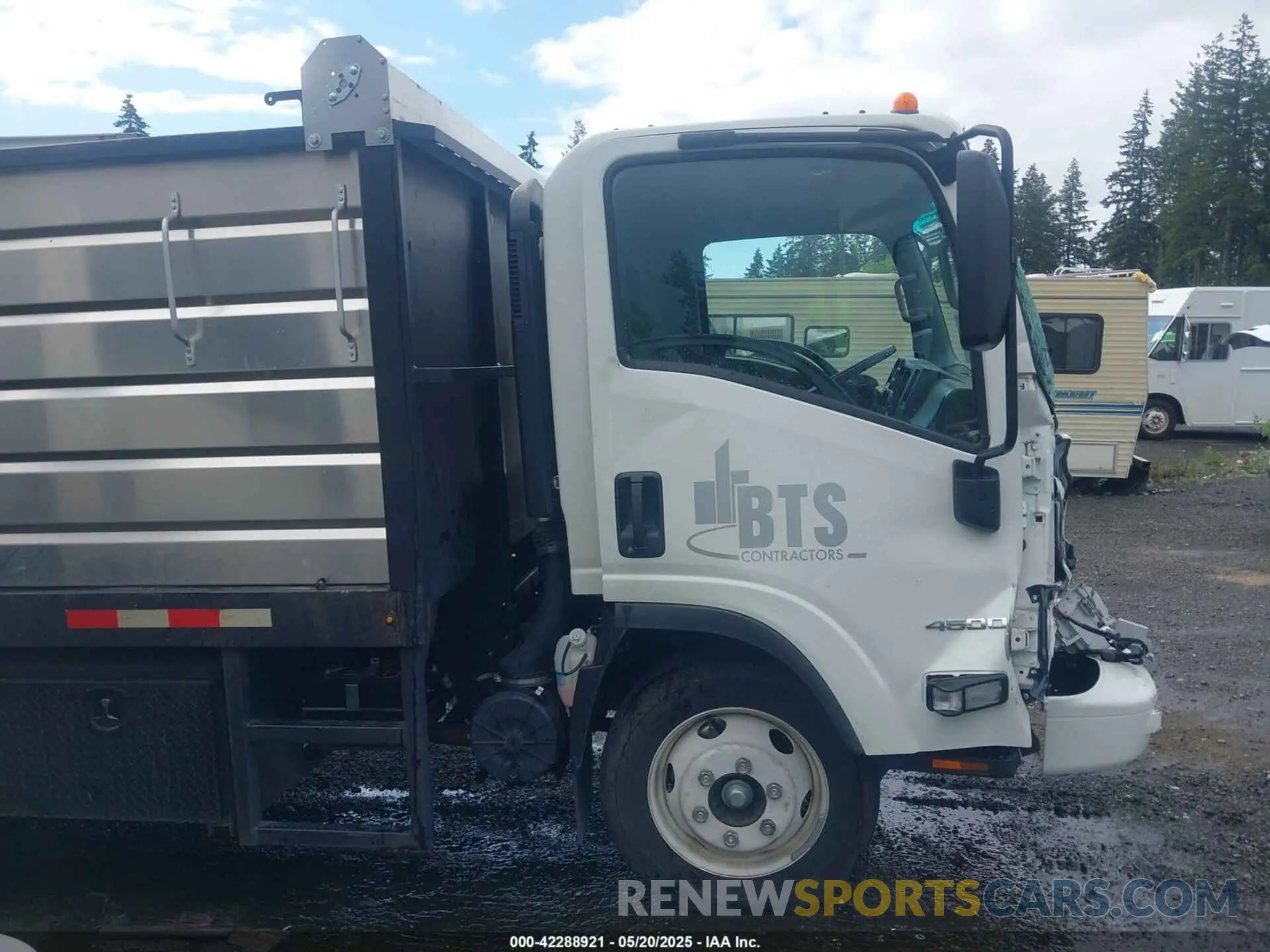 13 Photograph of a damaged car 54DCDW1D7RS203941 CHEVROLET 4500 HG LCF GAS 2024
