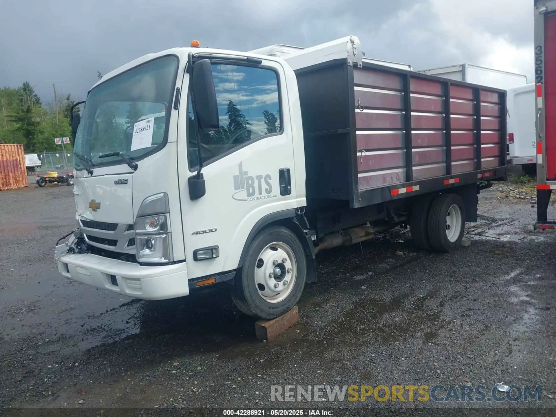 2 Photograph of a damaged car 54DCDW1D7RS203941 CHEVROLET 4500 HG LCF GAS 2024