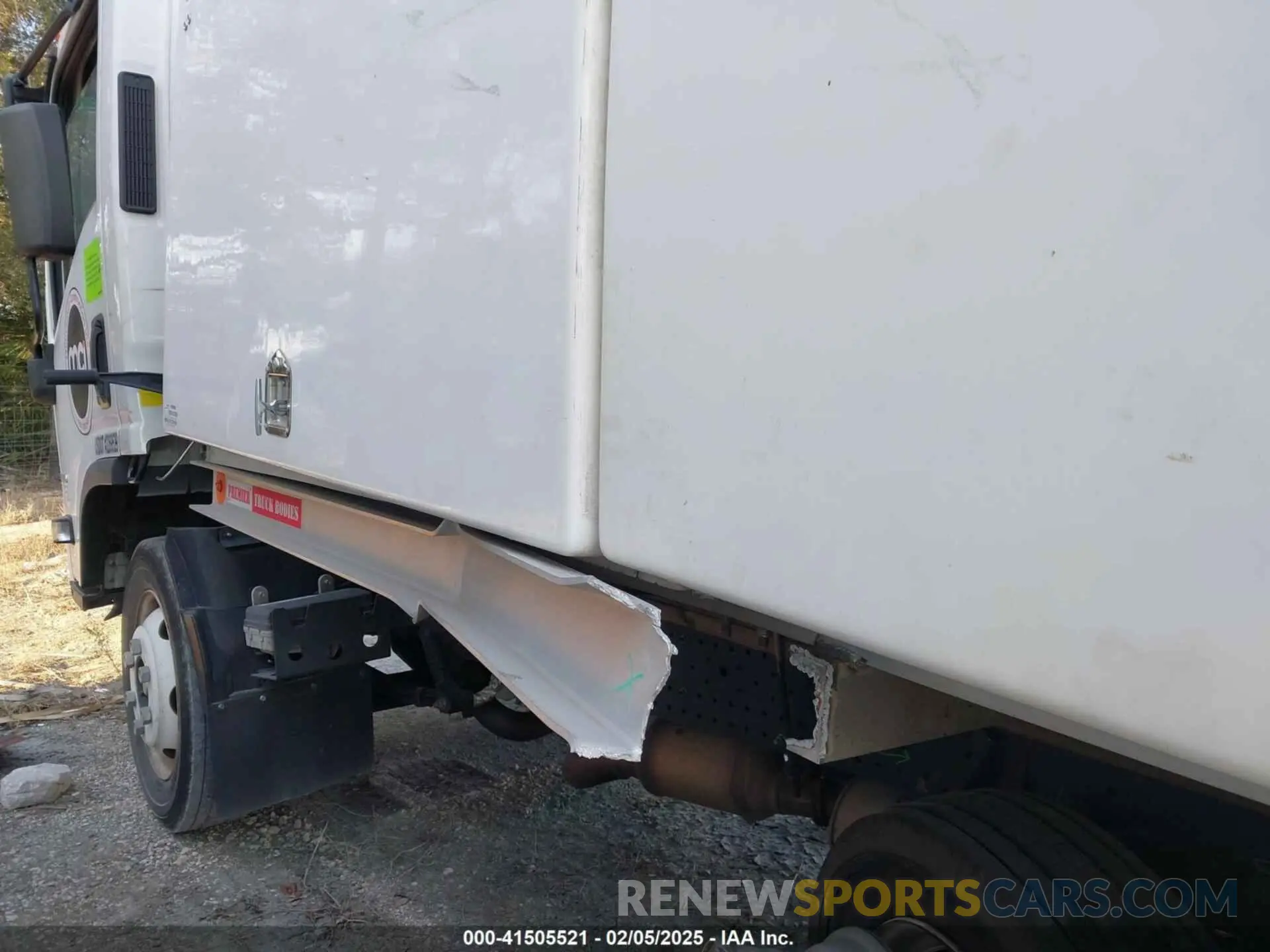 17 Photograph of a damaged car 54DCDW1DXMS203327 CHEVROLET 4500 LCF GAS 2021