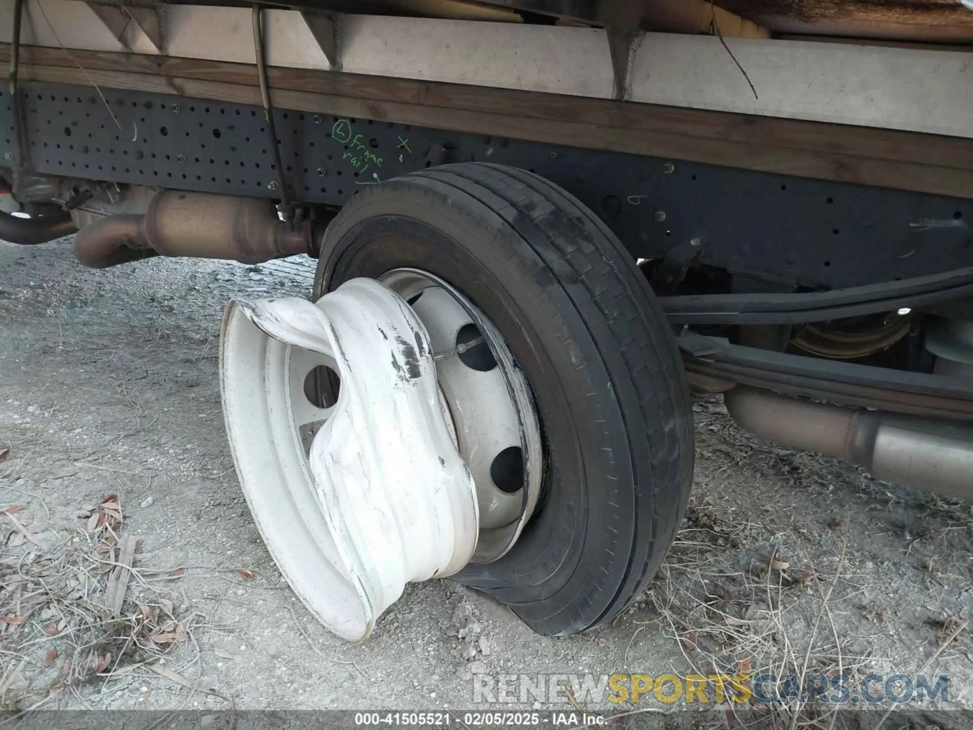 18 Photograph of a damaged car 54DCDW1DXMS203327 CHEVROLET 4500 LCF GAS 2021