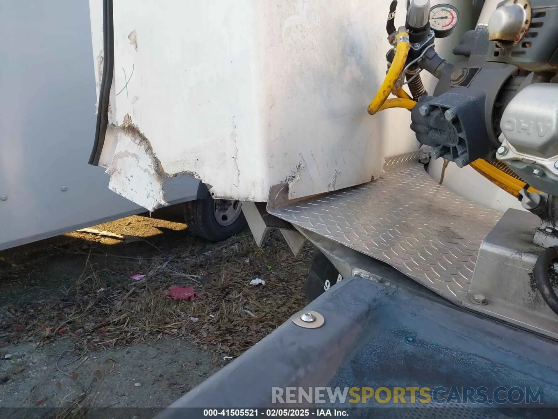 19 Photograph of a damaged car 54DCDW1DXMS203327 CHEVROLET 4500 LCF GAS 2021