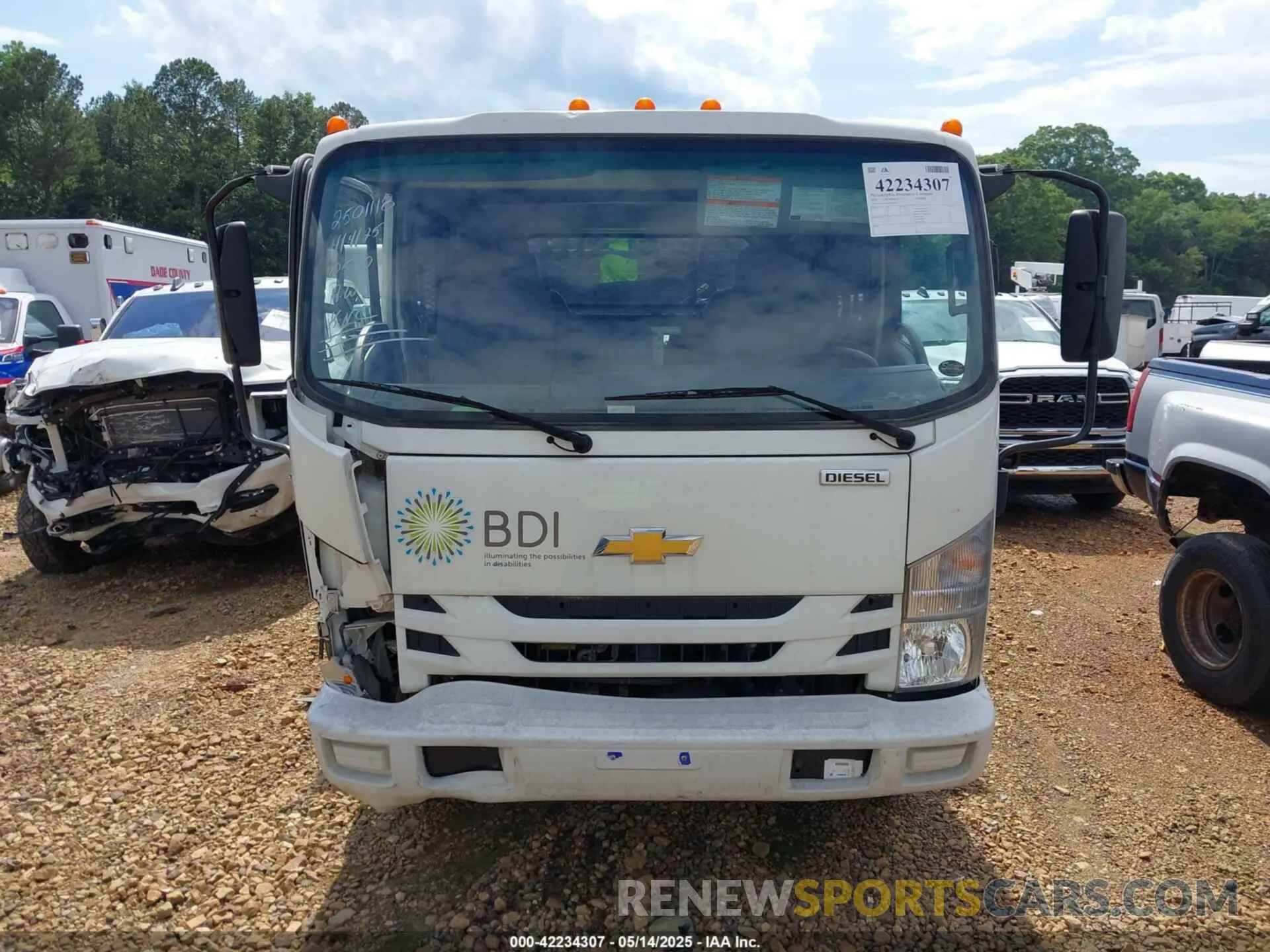 12 Photograph of a damaged car JALEEJ162L7900540 CHEVROLET 5500HD LCF DIESEL 2020