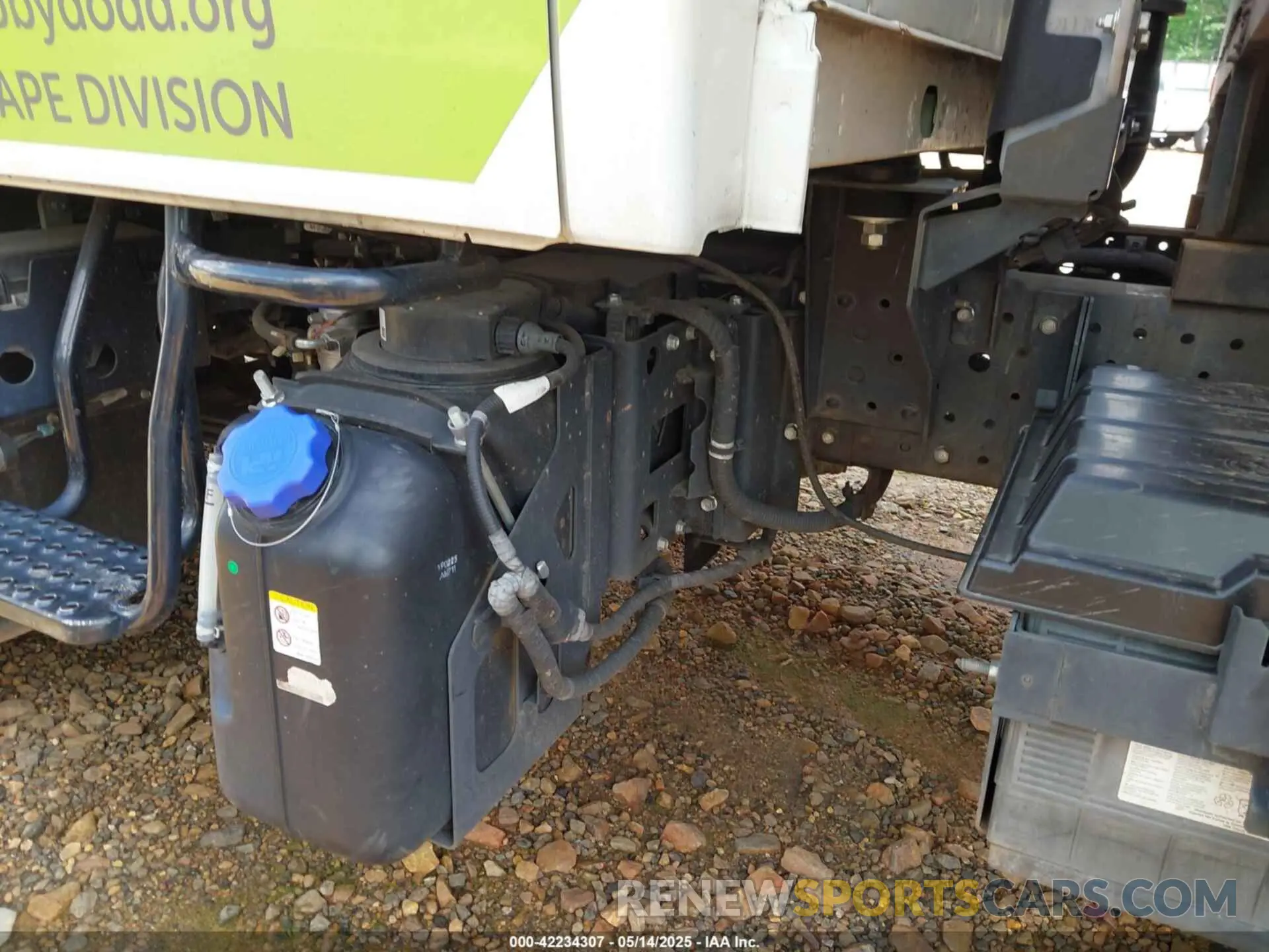 9 Photograph of a damaged car JALEEJ162L7900540 CHEVROLET 5500HD LCF DIESEL 2020
