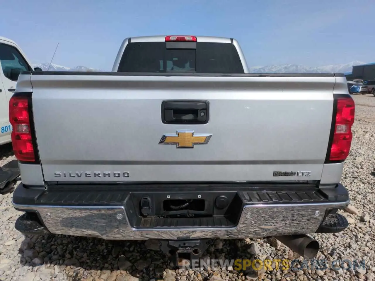 6 Photograph of a damaged car 1GC4KXEY0KF113515 CHEVROLET ALL Models 2019