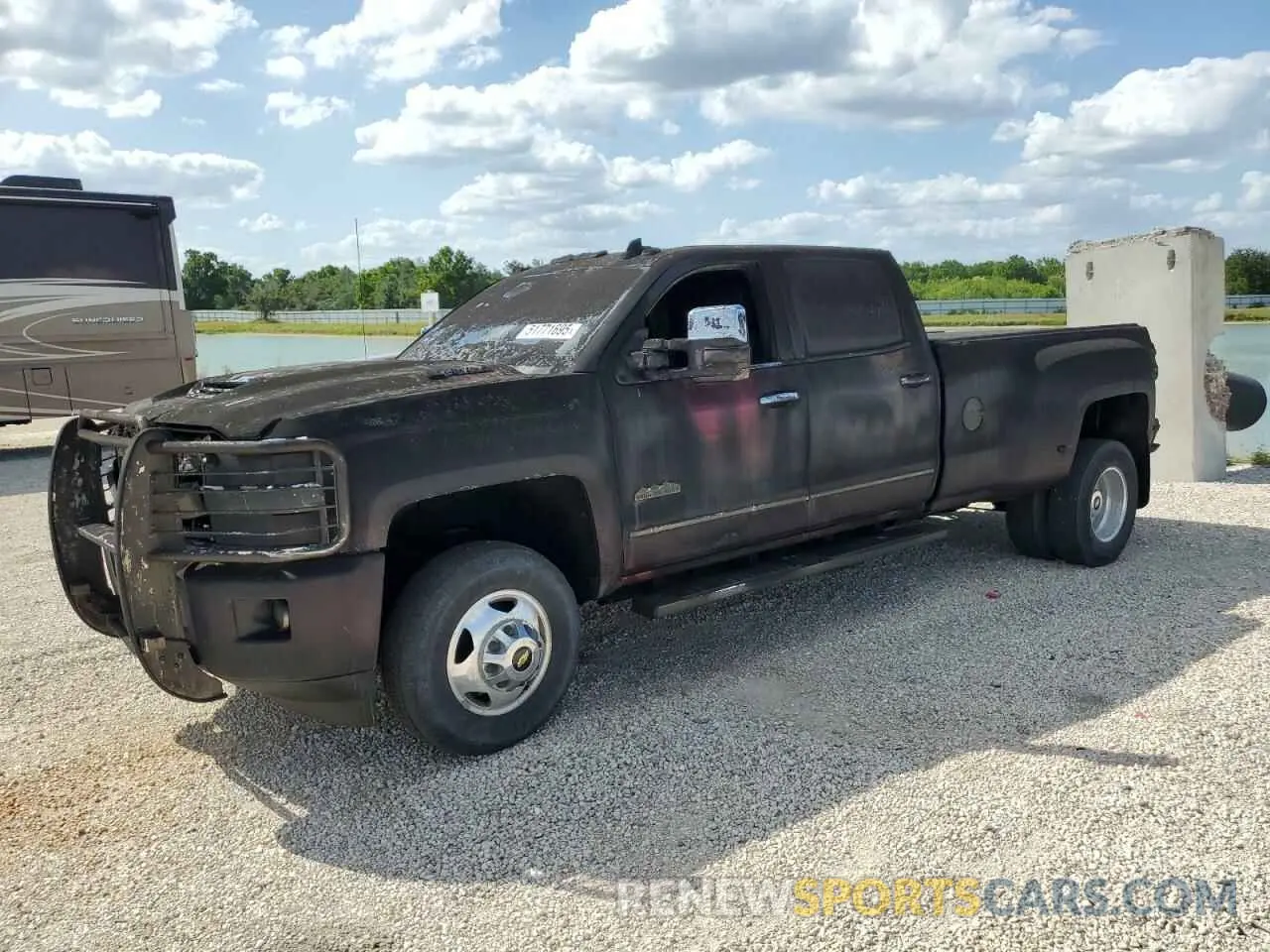 1 Photograph of a damaged car 1GC4KYEY7KF122010 CHEVROLET ALL Models 2019