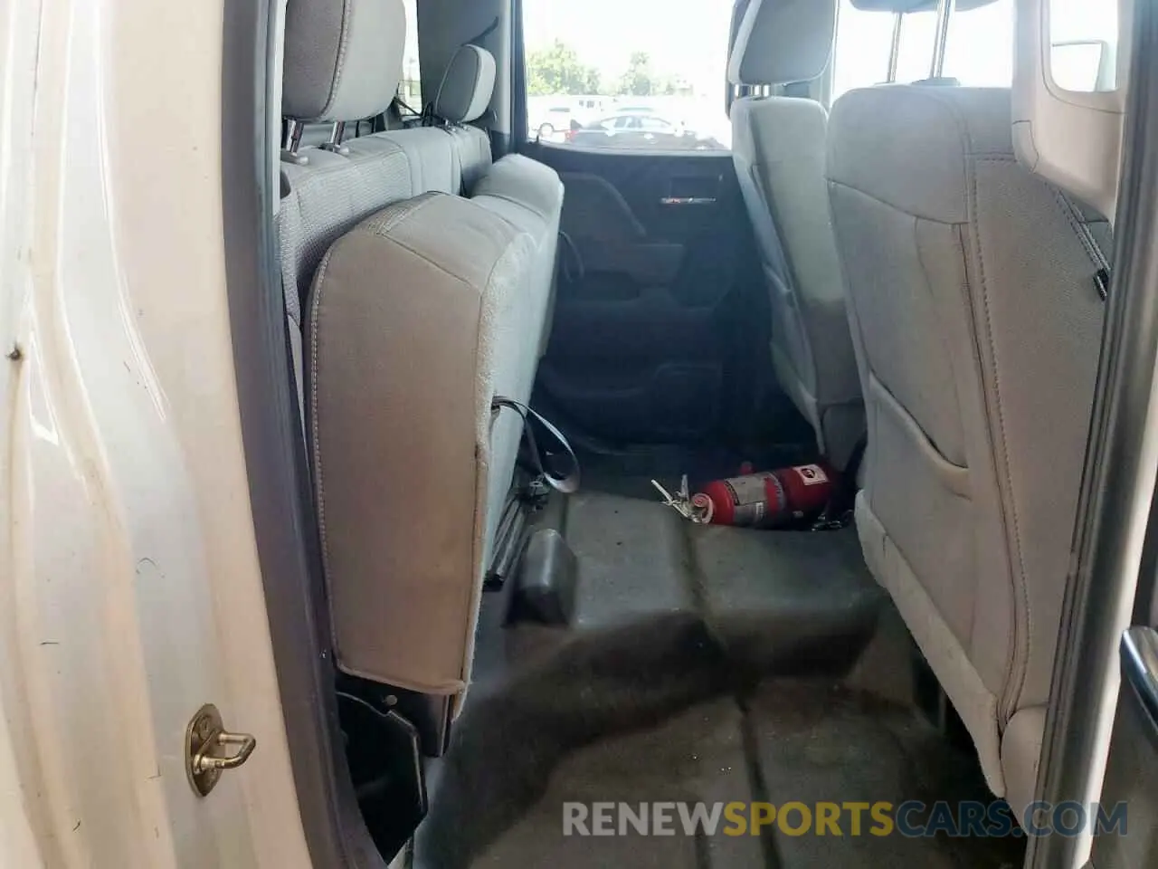 10 Photograph of a damaged car 2GC2CREG0K1209921 CHEVROLET ALL Models 2019