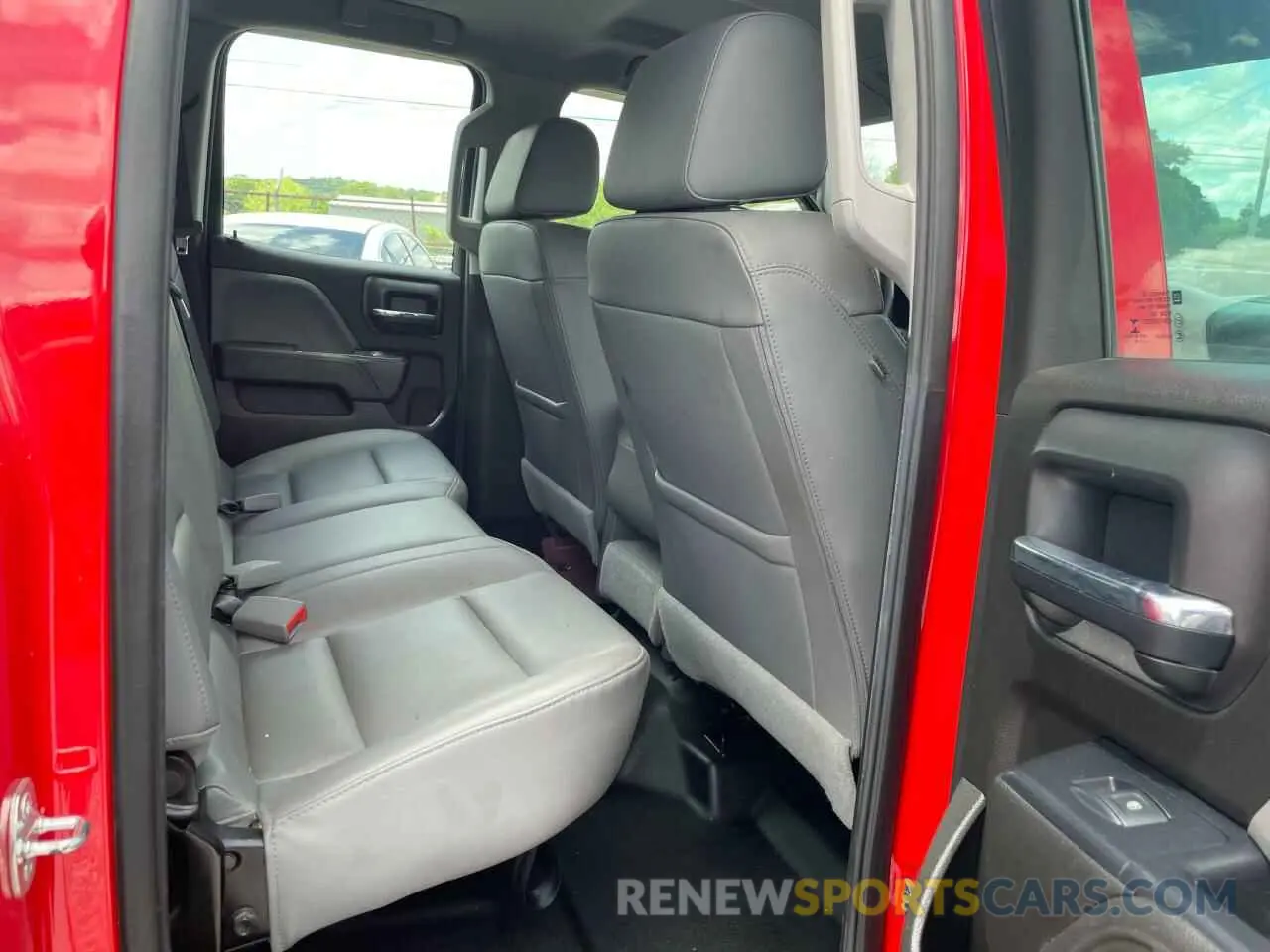 6 Photograph of a damaged car 2GC2CREG9K1116024 CHEVROLET ALL Models 2019