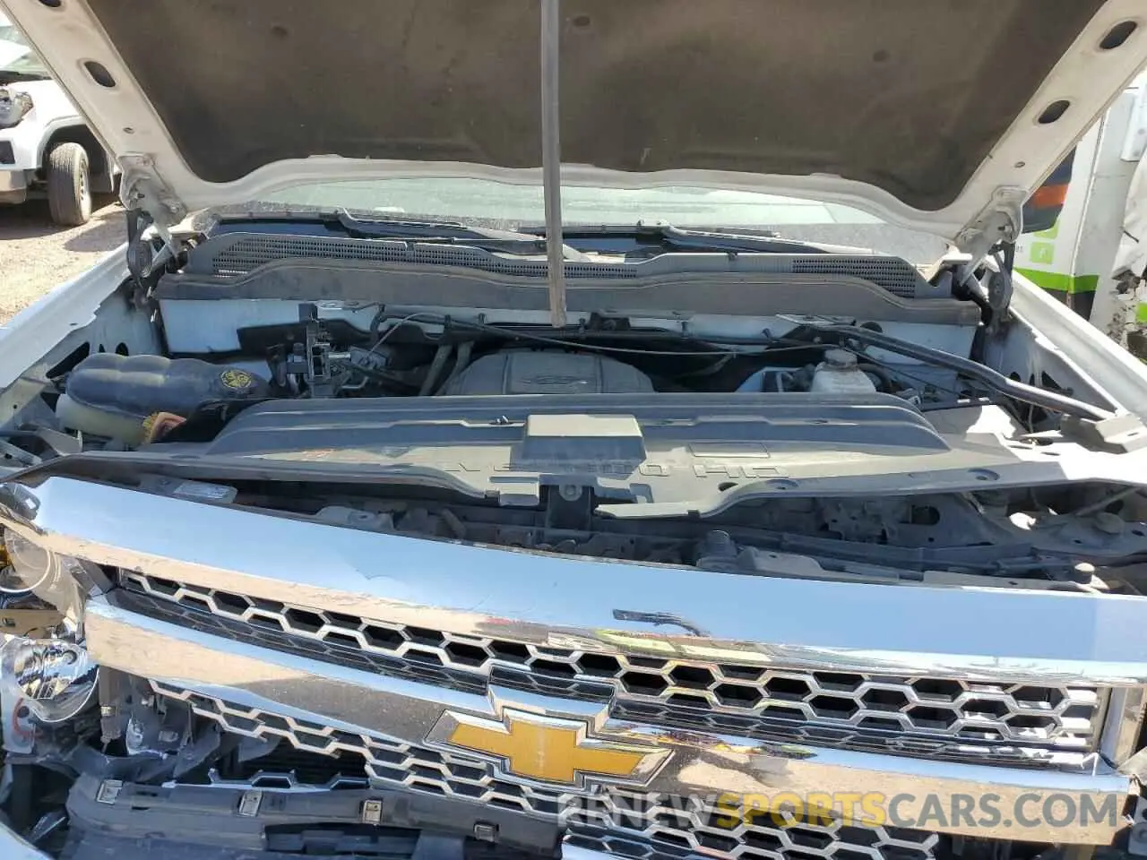11 Photograph of a damaged car 2GC2CREG9K1135589 CHEVROLET ALL Models 2019