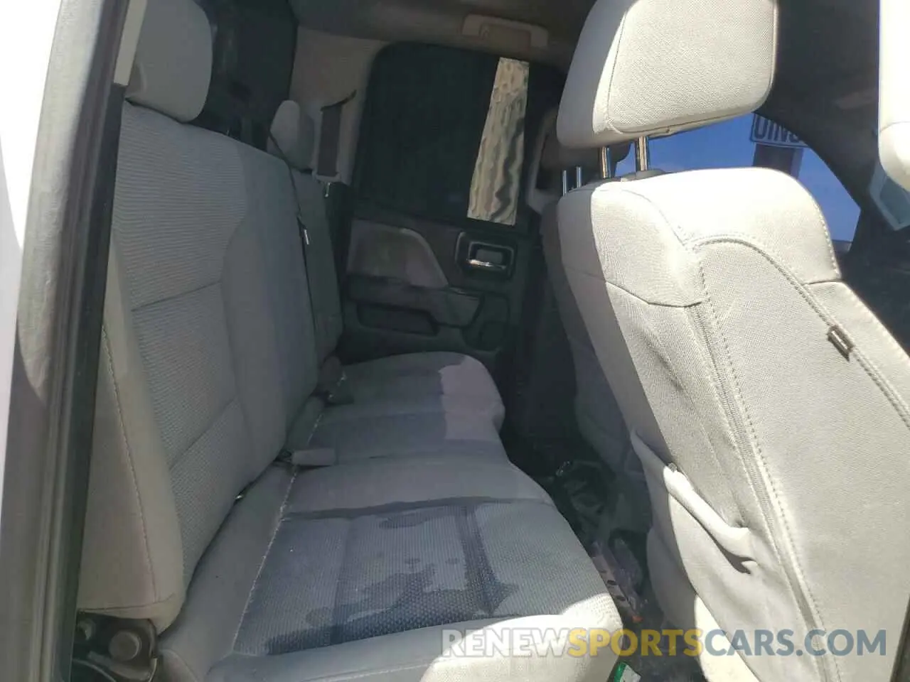 10 Photograph of a damaged car 2GC2KREG0K1111605 CHEVROLET ALL Models 2019