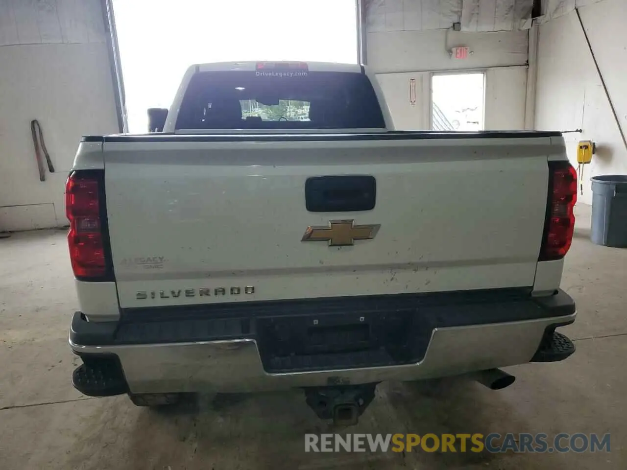 6 Photograph of a damaged car 2GC2KREG0K1216869 CHEVROLET ALL Models 2019