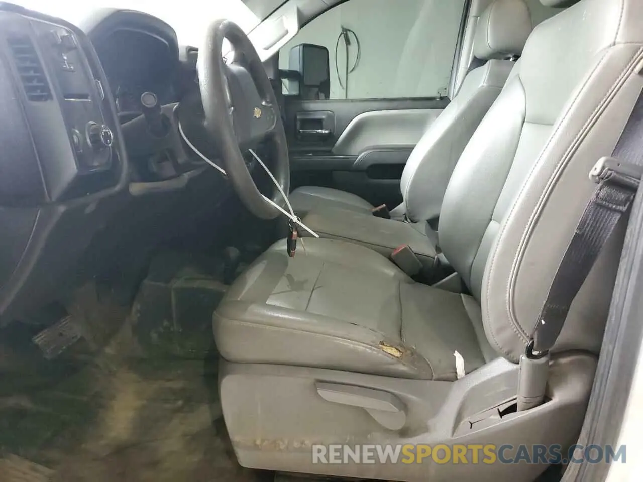 7 Photograph of a damaged car 2GC2KREG0K1216869 CHEVROLET ALL Models 2019