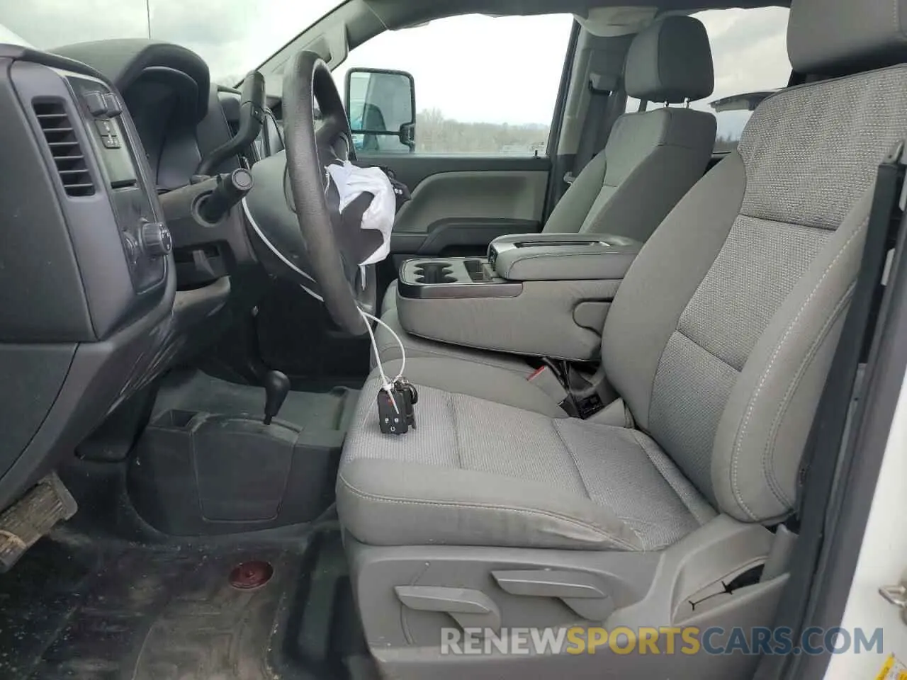 7 Photograph of a damaged car 2GC2KREG0K1227161 CHEVROLET ALL Models 2019