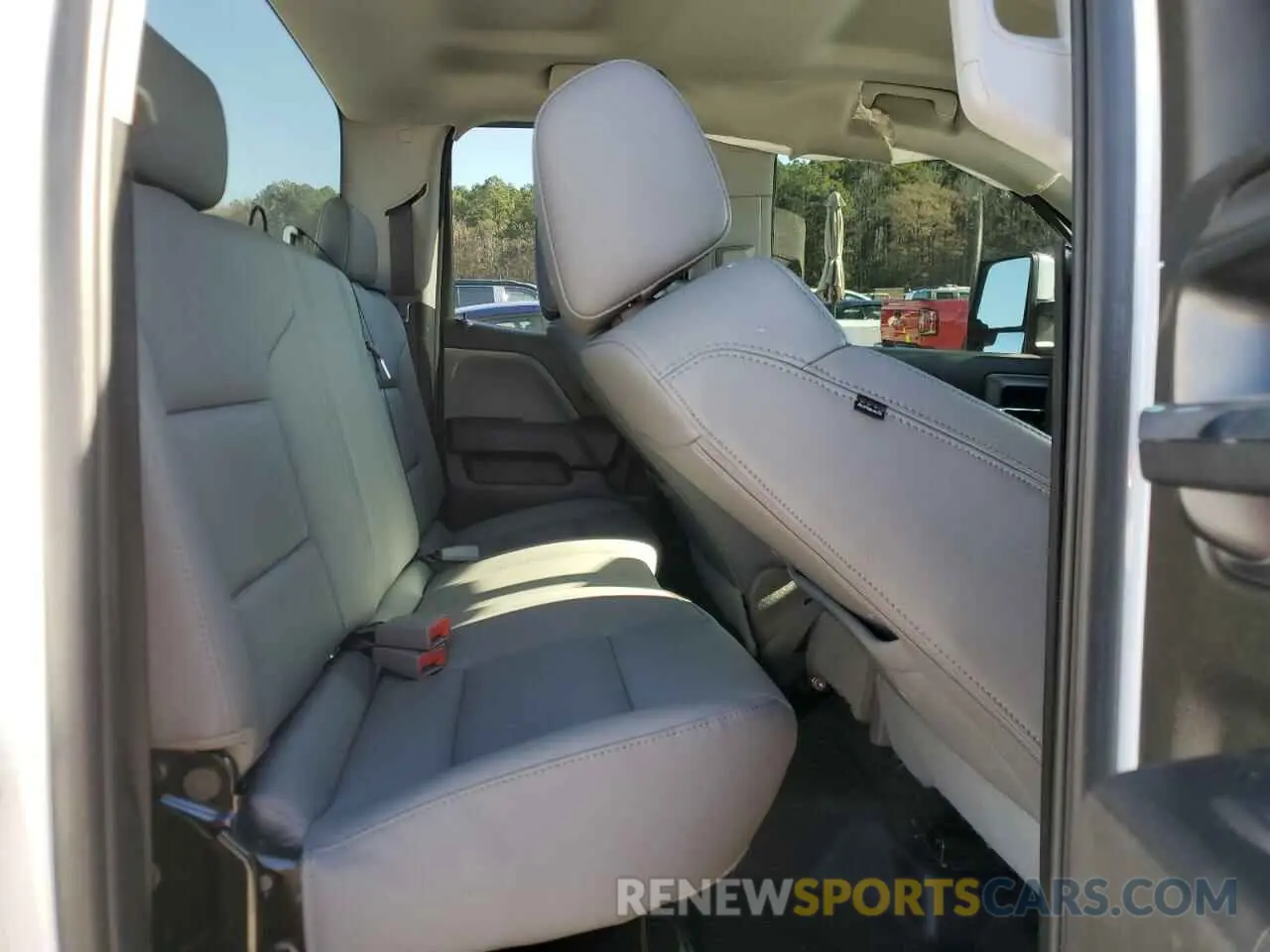 10 Photograph of a damaged car 2GC2KREG7K1238903 CHEVROLET ALL Models 2019