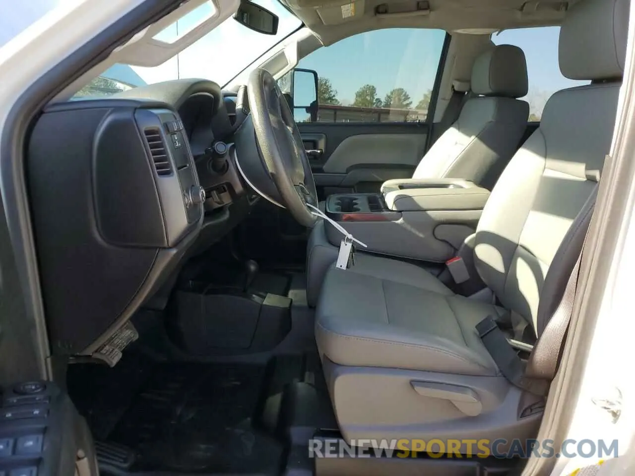 7 Photograph of a damaged car 2GC2KREG7K1238903 CHEVROLET ALL Models 2019