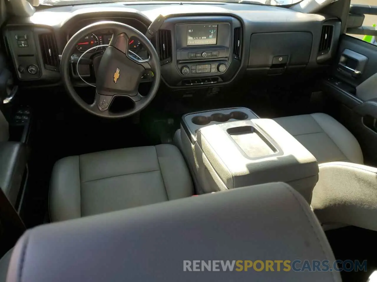 8 Photograph of a damaged car 2GC2KREG7K1238903 CHEVROLET ALL Models 2019