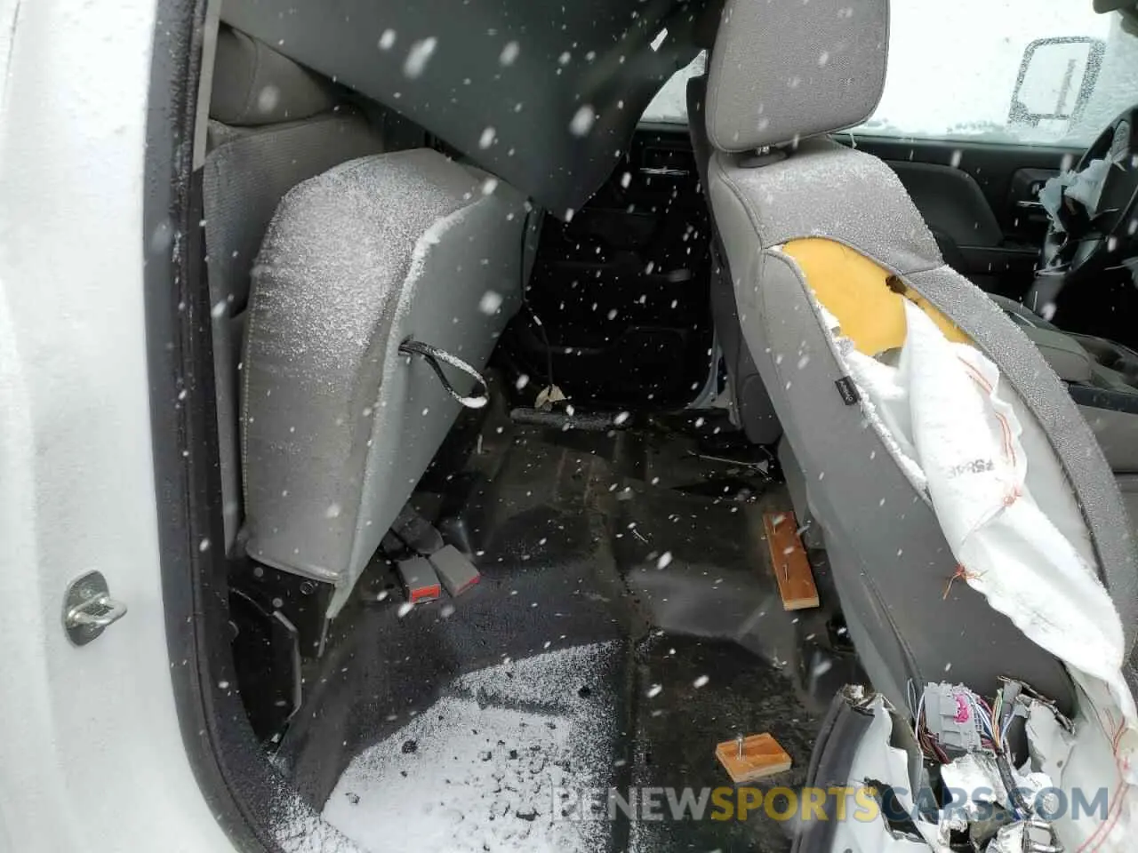 10 Photograph of a damaged car 2GC2KREG7K1240067 CHEVROLET ALL Models 2019