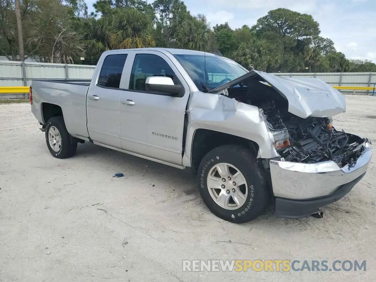 4 Photograph of a damaged car 2GCRCPEC6K1130432 CHEVROLET ALL Models 2019
