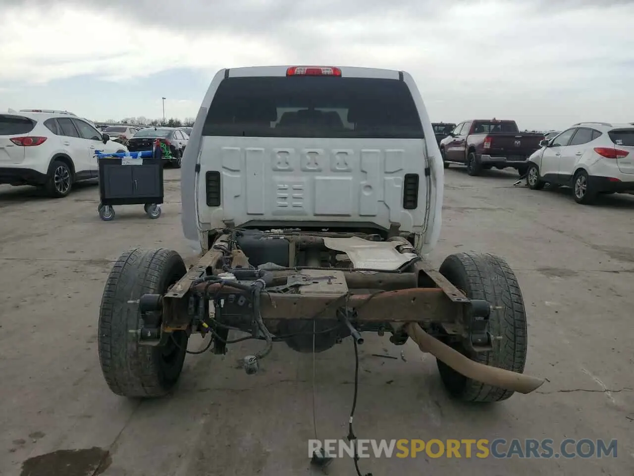 6 Photograph of a damaged car 2GCRCPEC7K1140399 CHEVROLET ALL Models 2019