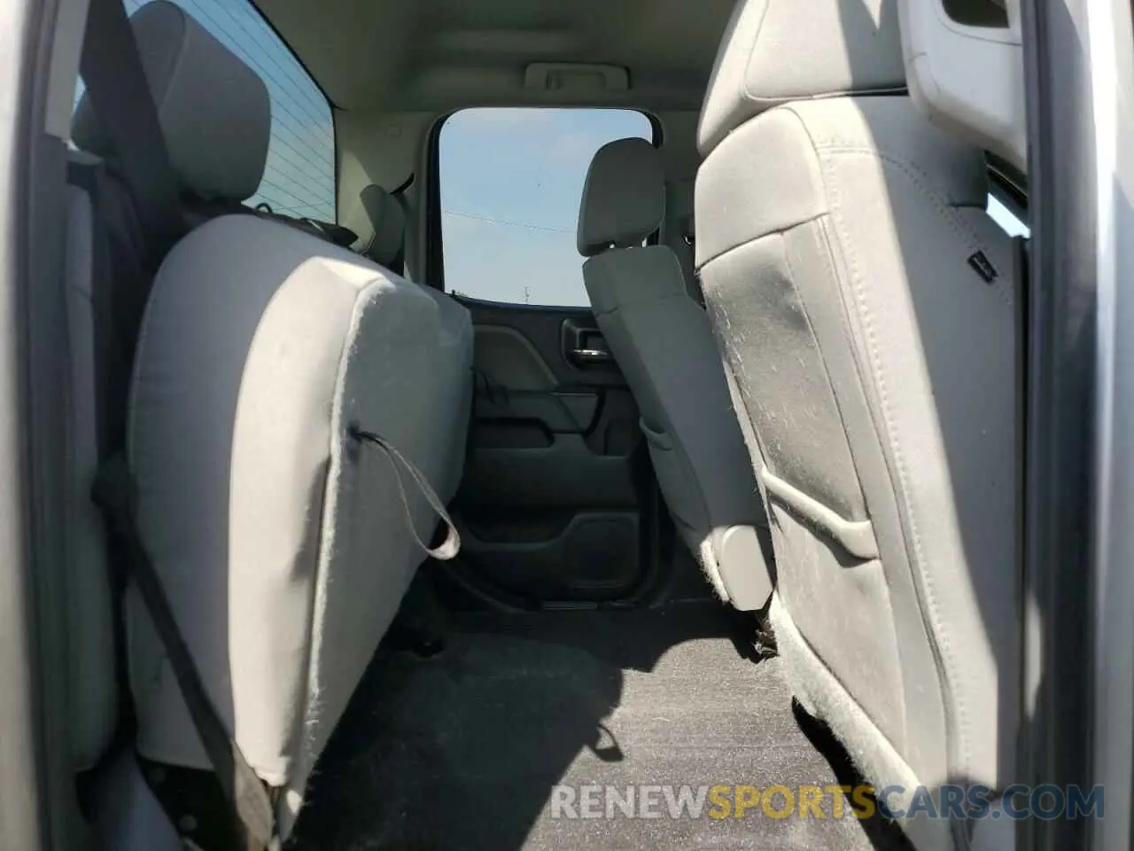 10 Photograph of a damaged car 2GCVKMEC6K1240039 CHEVROLET ALL Models 2019
