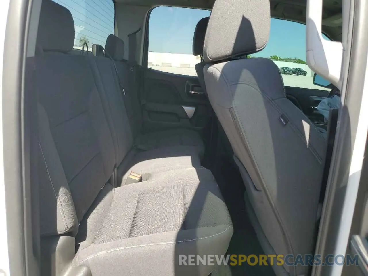 10 Photograph of a damaged car 2GCVKPEC2K1125259 CHEVROLET ALL Models 2019