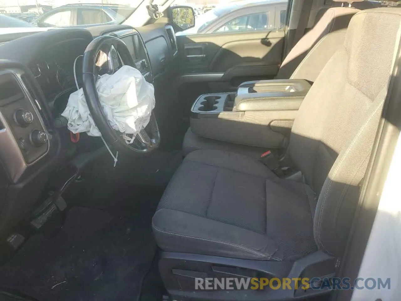 7 Photograph of a damaged car 2GCVKPEC4K1127224 CHEVROLET ALL Models 2019