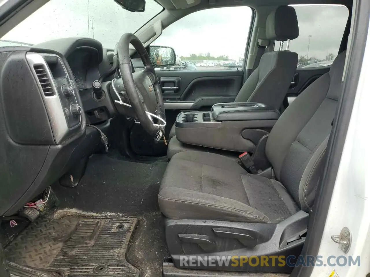 7 Photograph of a damaged car 2GCVKPEC9K1132631 CHEVROLET ALL Models 2019